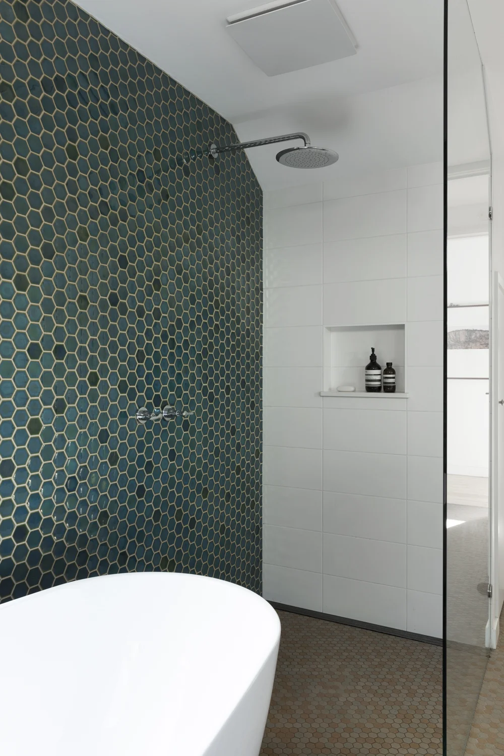 Clifton Hill bathroom design by Melbourne interior designer and interior decorator Meredith Lee