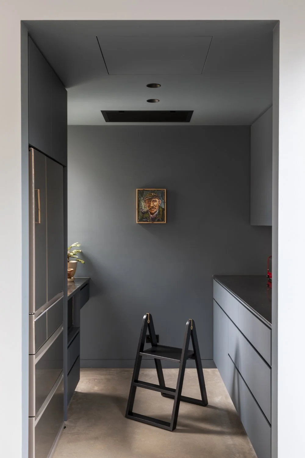 Melbourne interior designers Meredith Lee have used blue painted walls to hightlight artwork in a butlers pantry