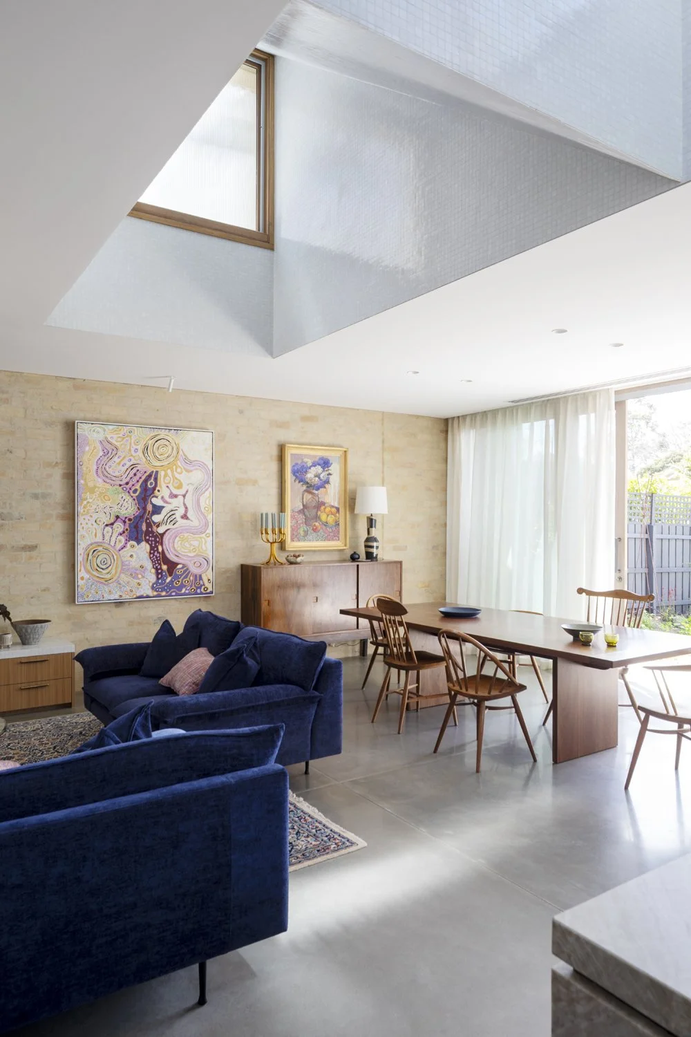 Interior designer Meredith Lee has designed a robust and beautiful family living room in Melbourne