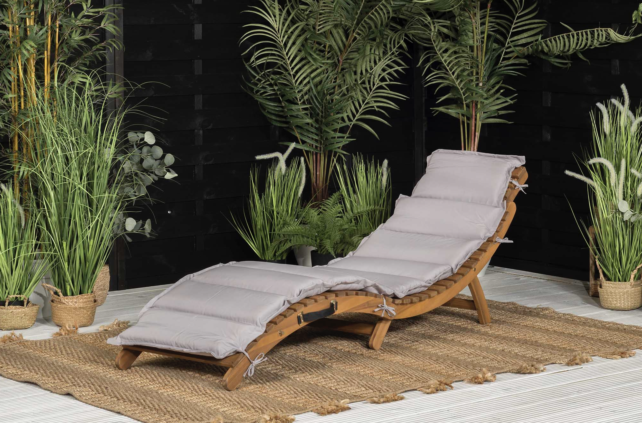 Acacia Wave Lounger