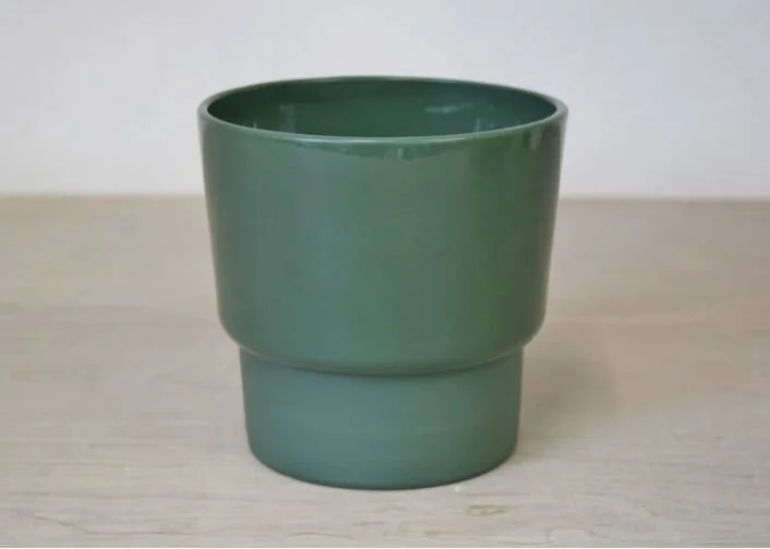forest green planter.JPG
