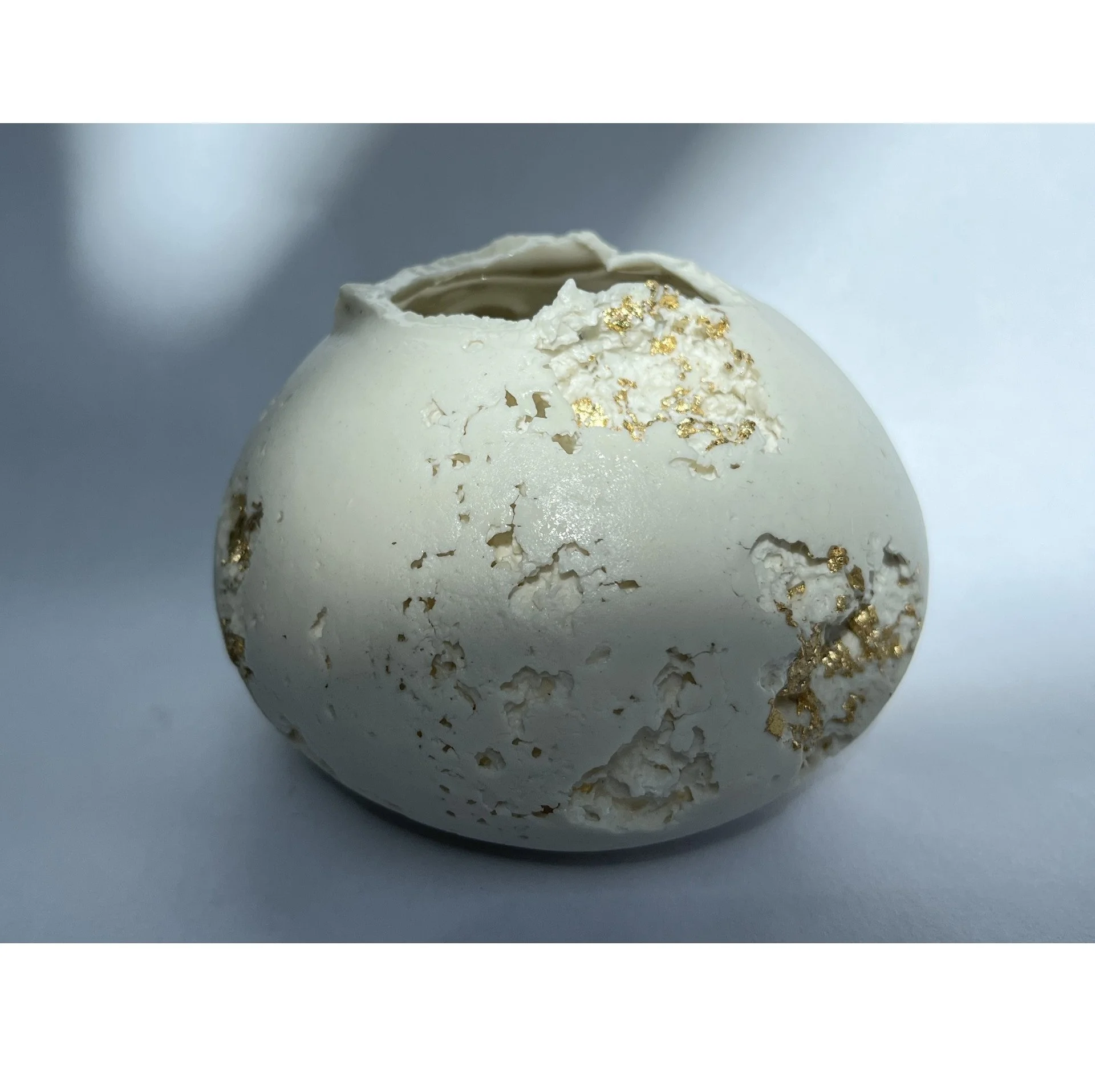 Sarah Coppard - Pebble Bud Vase I