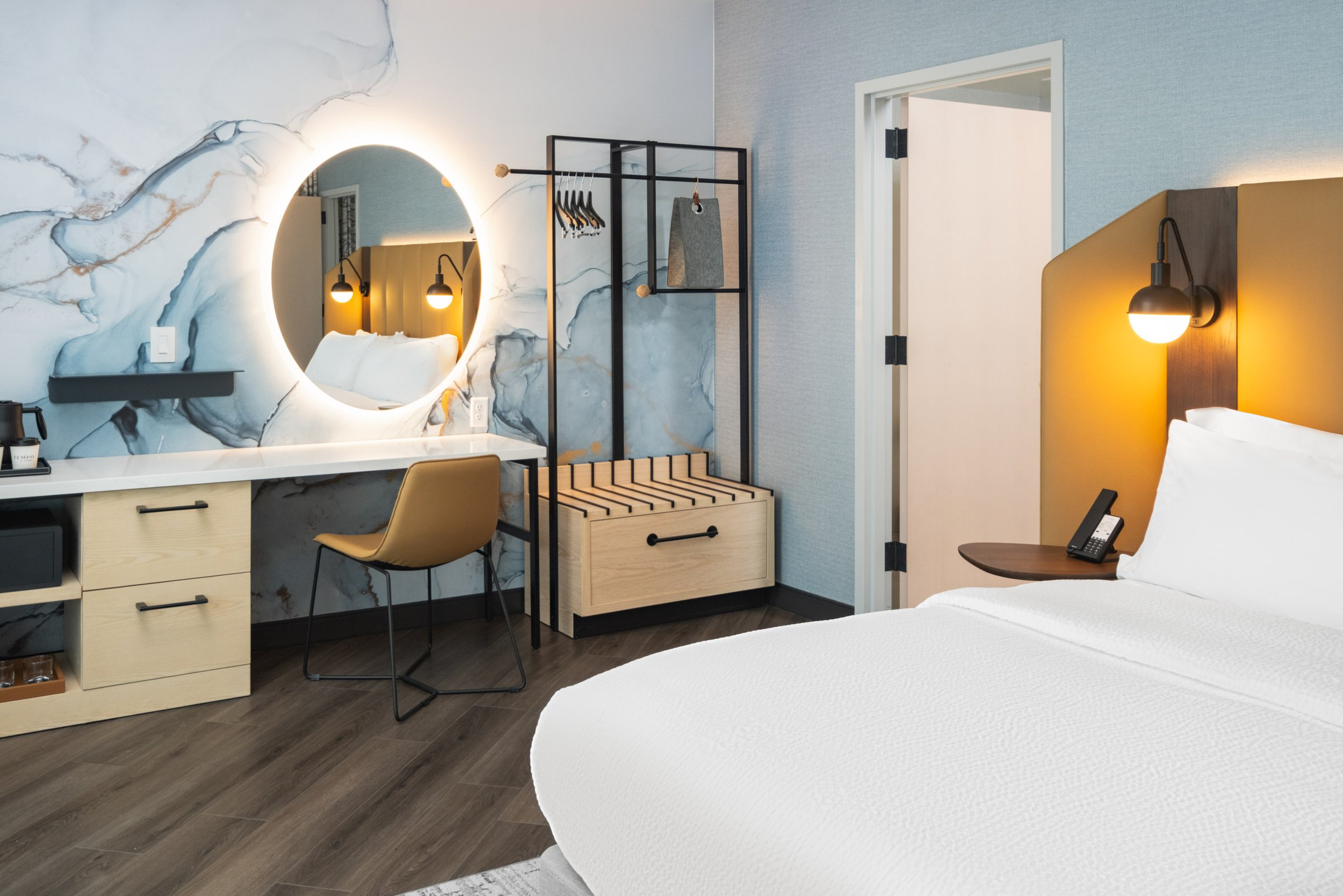 3917_Tempo by Hilton_guest room alternate_webres.jpg