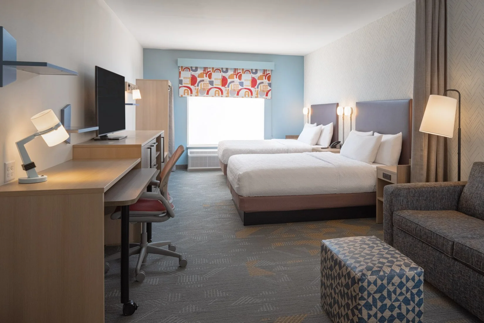  Original Filename: BNALIHT_Home2_qqueenbed_4929.jpg File Name: queen_beds Caption: Two queen beds Marketing Caption: Comfortable guest room featuring two queen beds. Alternate Tag: Guest room with two queen beds and bedside tables Keywords: guest ro