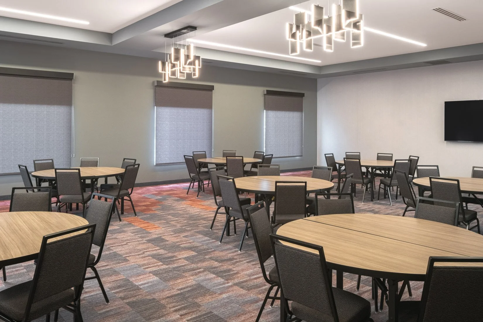  Original Filename: BNALIHT_Home2_conference_round_4949.jpg File Name: meeting_round Caption: Round table meeting Marketing Caption: Meeting room arranged with round tables for group events. Alternate Tag: Meeting room with round banquet tables Keywo