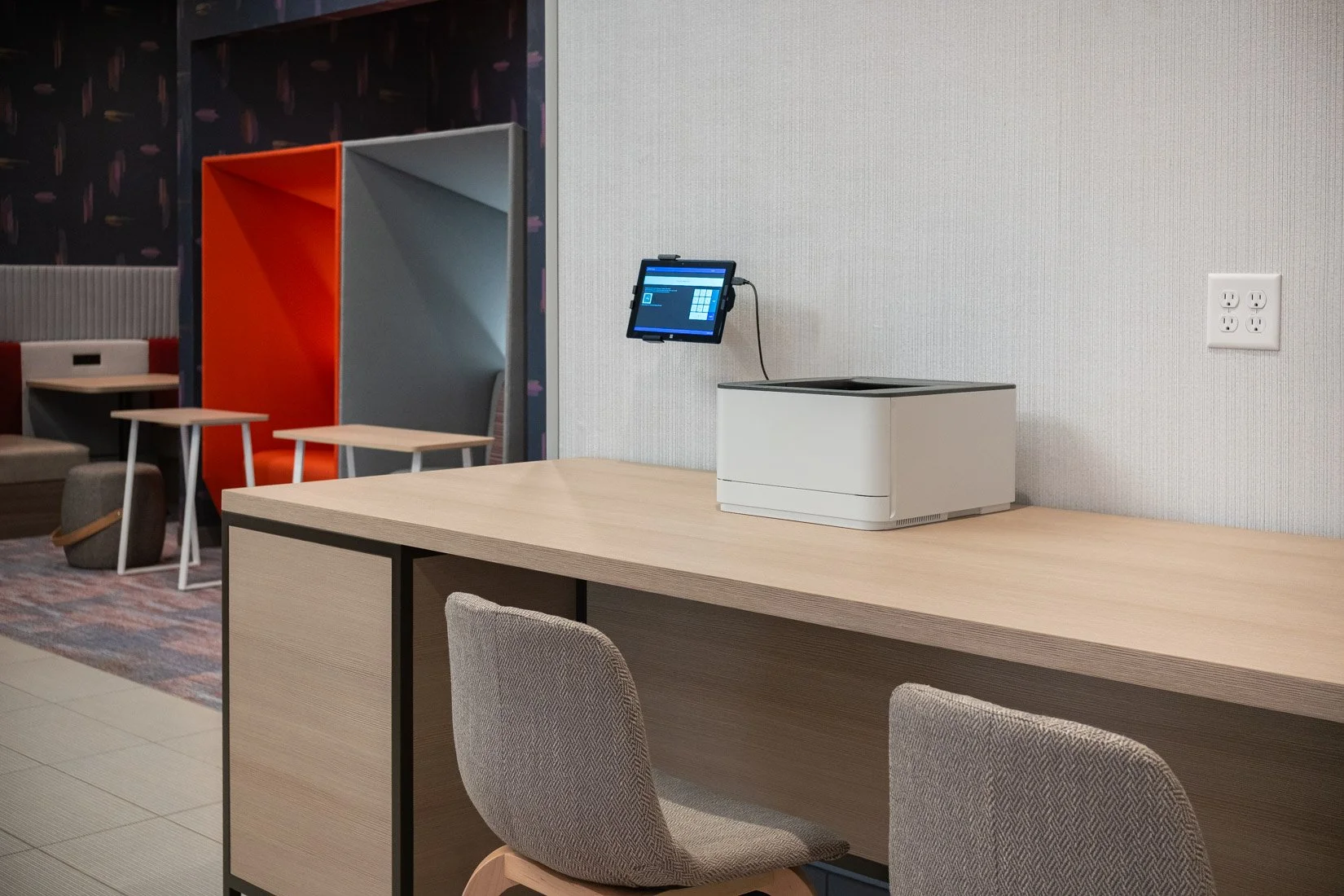  Original Filename: 3910_BNASPRU_TRU_lobbyprint.jpg File Name: Tru-Lobby-Printing.jpg Caption: Lobby printing station Marketing Caption: Convenient lobby printing station available for guests at Tru by Hilton Spring Hill. Alternate Tag: Tru hotel lob