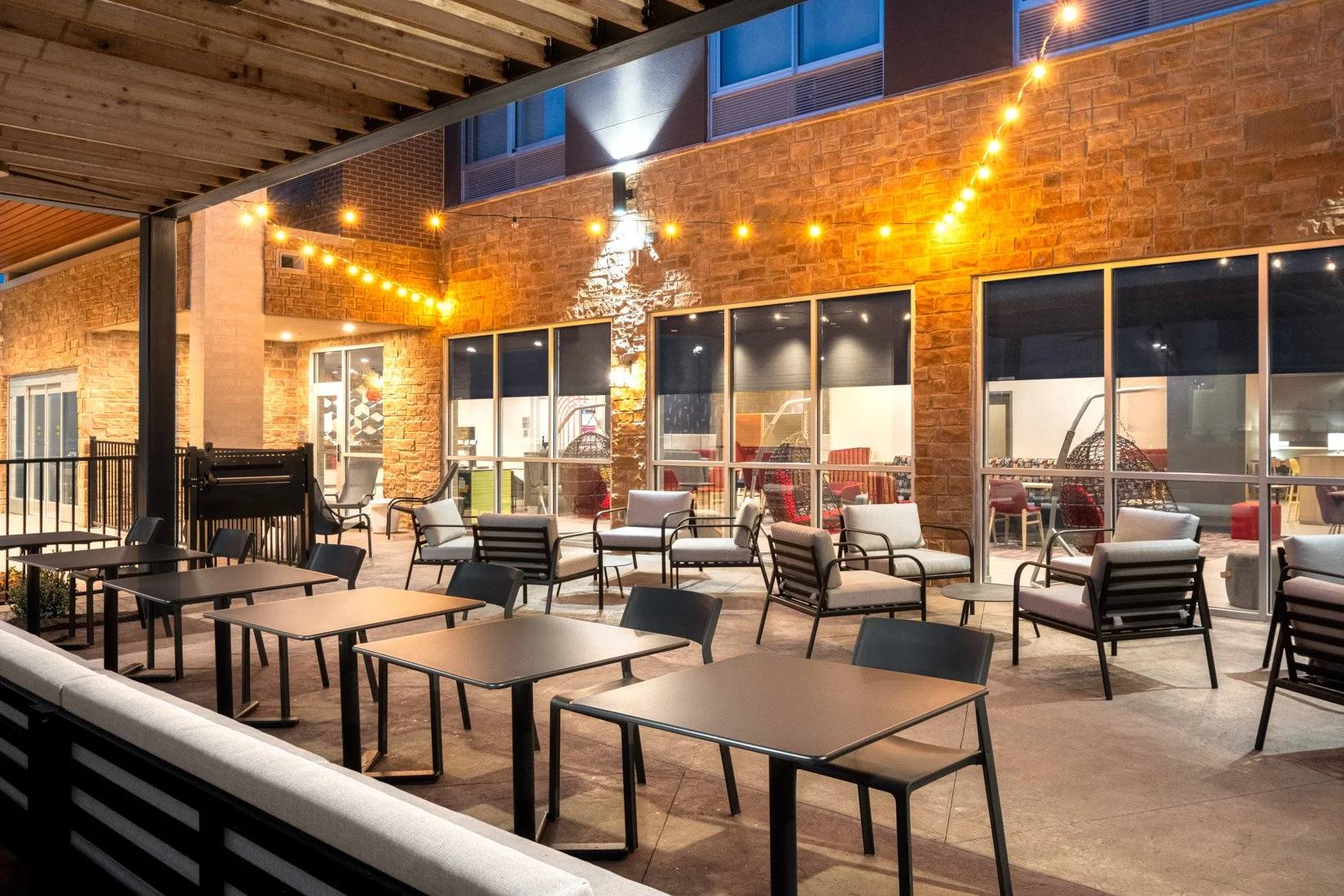  Original Filename: 3923_BNASPRU_TRU_courtyardseating.jpg File Name: Tru-Courtyard-Seating.jpg Caption: Outdoor courtyard seating Marketing Caption: Relaxing courtyard seating area at Tru by Hilton Spring Hill. Alternate Tag: Tru hotel courtyard seat