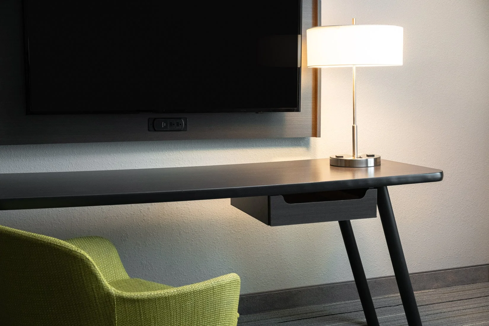  Original Filename: 1711_GTLFG_Fairfield_roomdesk.jpg File Name: GTLFG-Guestroom-Workspace.jpg Caption: Guest room desk and workspace Marketing Caption: Functional in-room workspace at Fairfield Inn &amp; Suites Gatlinburg Downtown designed for produ