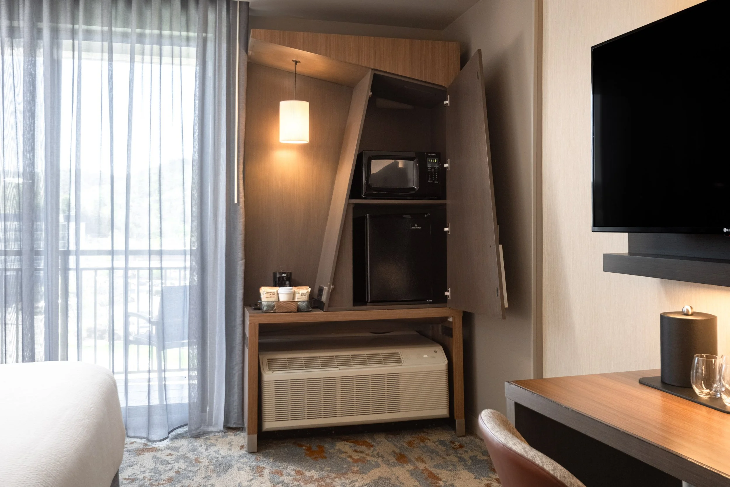 4933_TYSCP_Courtyard_room_amenities_Web Resolution.jpg