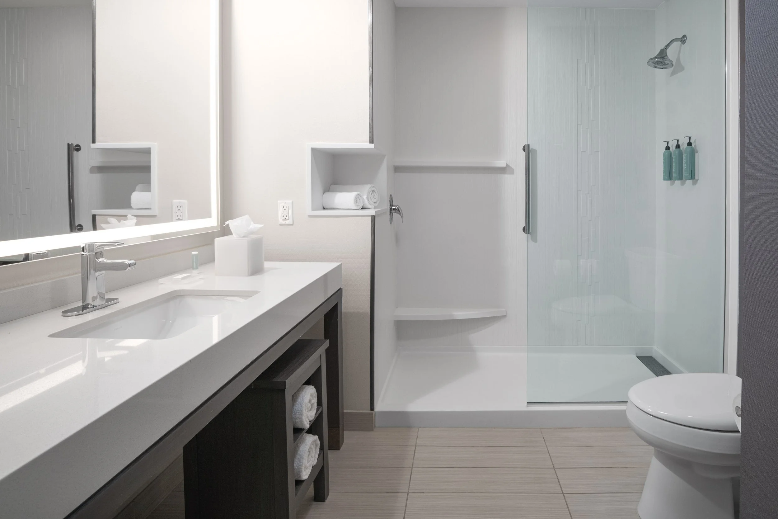 4942_TYSCP_Courtyard_room_shower_Web Resolution.jpg