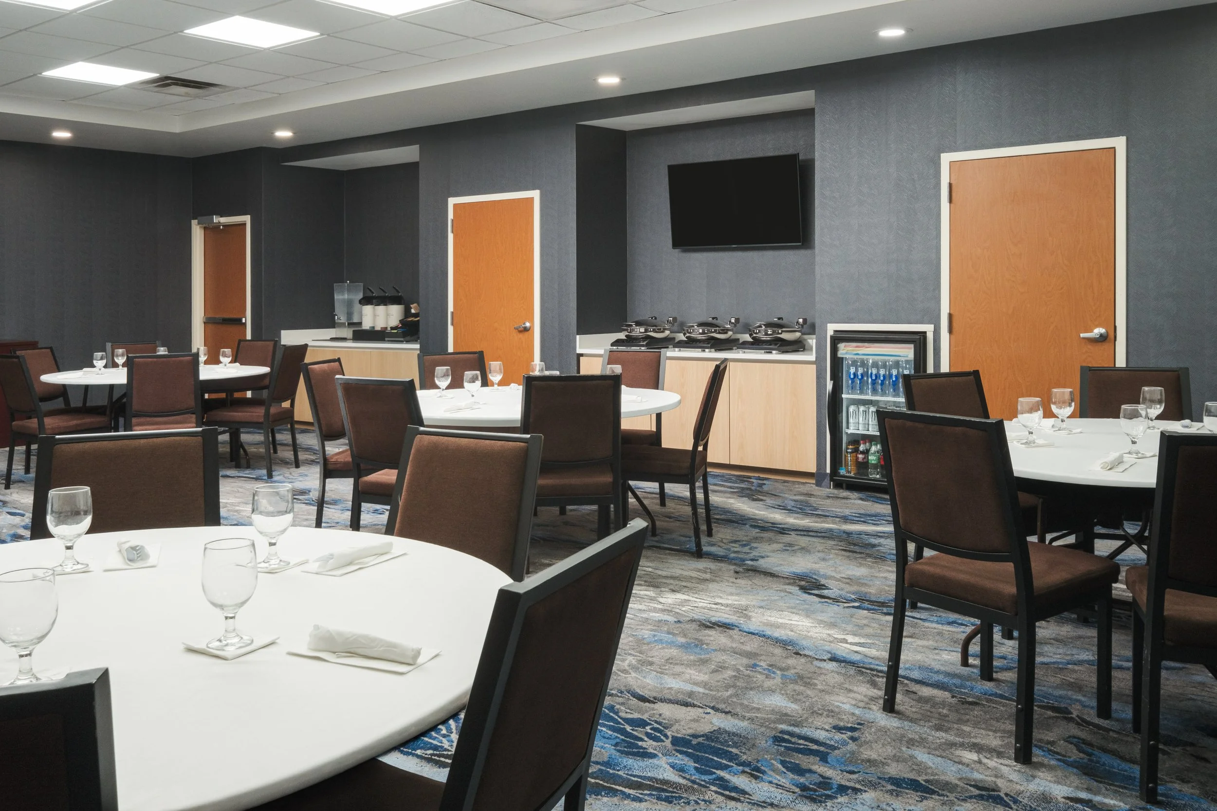  ORIGINAL FILENAME:  CHACL_10_Fairfield_conference_banquet.jpg  FILE NAME:  Meeting Room  PHOTO PLACEMENT TAG:  Search in DAC for: Events &amp; Meetings  CAPTION:  Meeting Room – Banquet  MARKETING CAPTION:  The meeting room is arranged with round ba