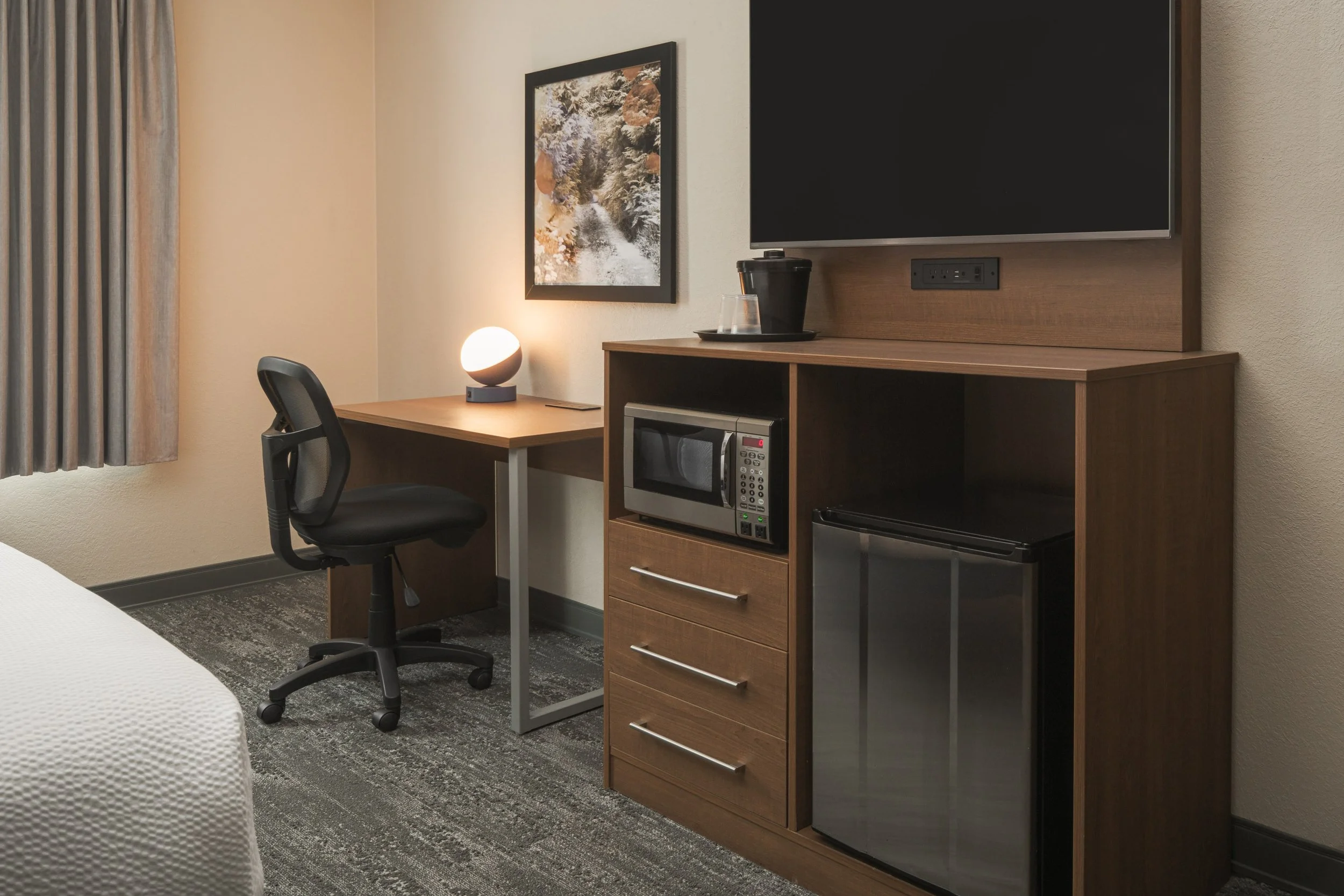  FILE NAME  Work Desk  CAPTION  Guest Room Work Desk  ALT TAG / LOGO DESCRIPTION  Guest room desk, TV, microwave, and mini-fridge  GUEST ROOM OR ADD-ON / NRP?  Sleeping Room / SR  INVENTORY TYPE CODE  Property to enter inventory type code if required