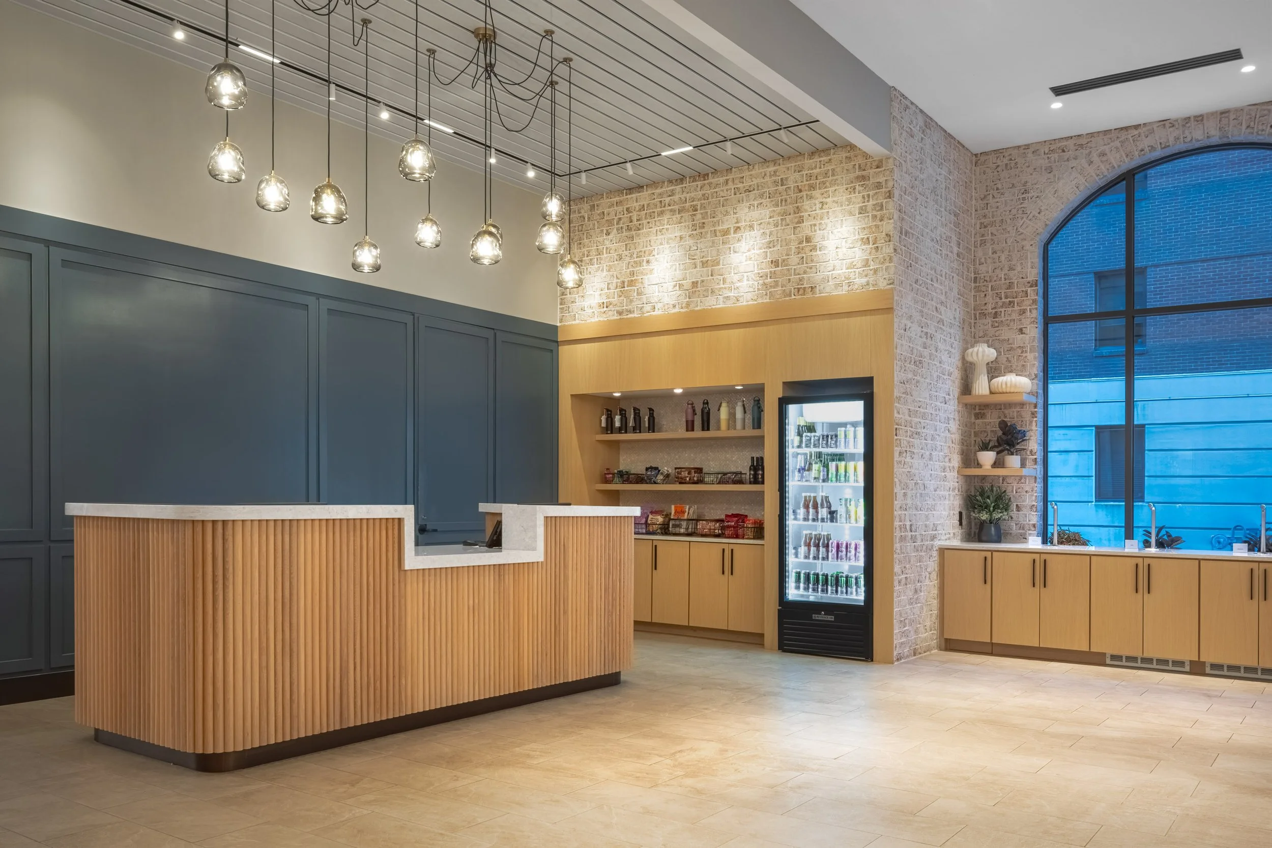 3909_Tempo by Hilton_lobby desk_webres.jpg