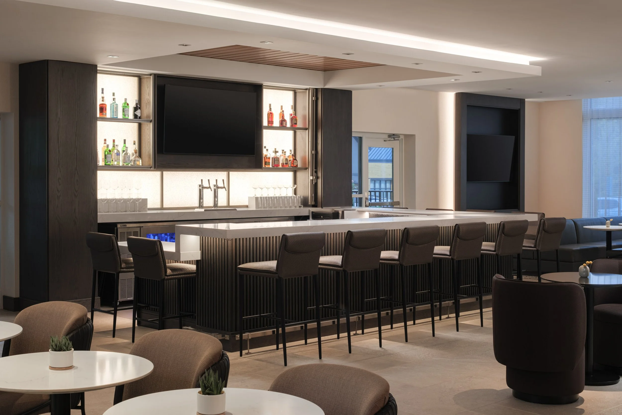 6011_AC_AVLAB_ACHotel_restaurant_Web Resolution.jpg