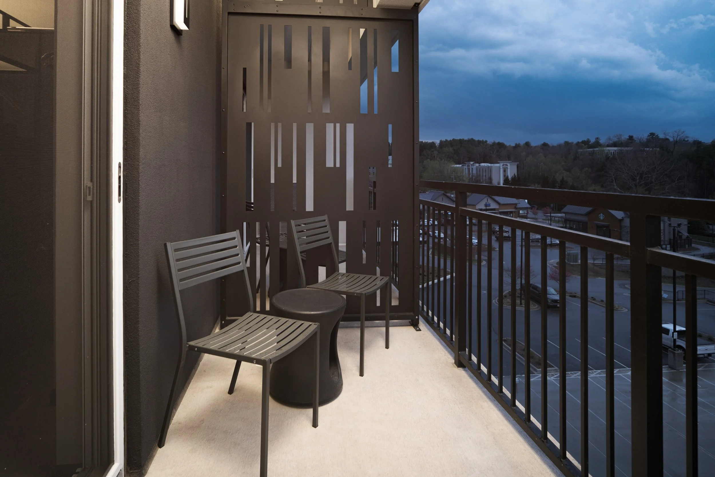 6056_AC_AVLAB_ACHotel_kingsuite_a_balcony_Web Resolution.jpg