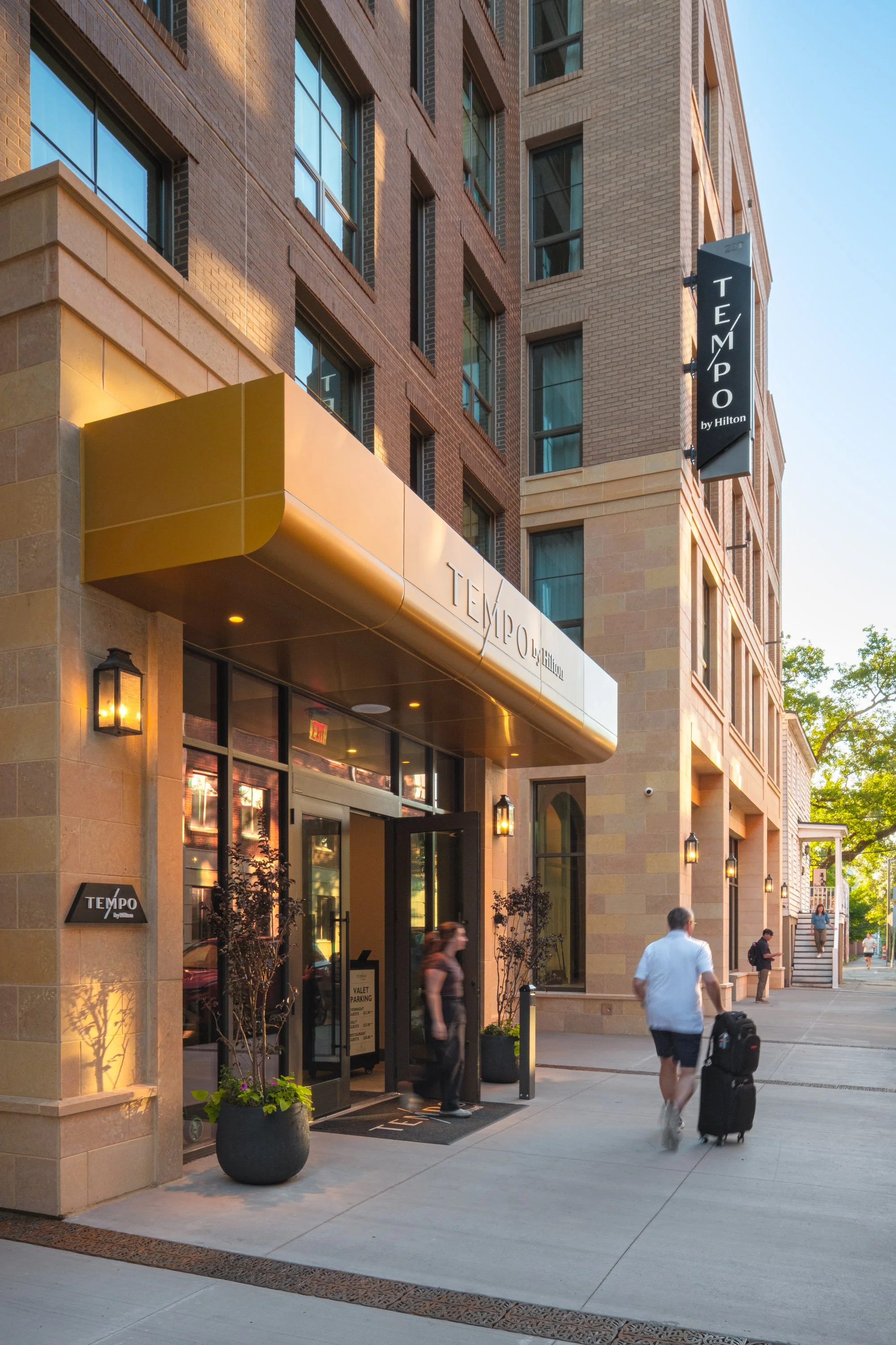 3906_Tempo by Hilton_exterior entry late afternoon_webres.jpg