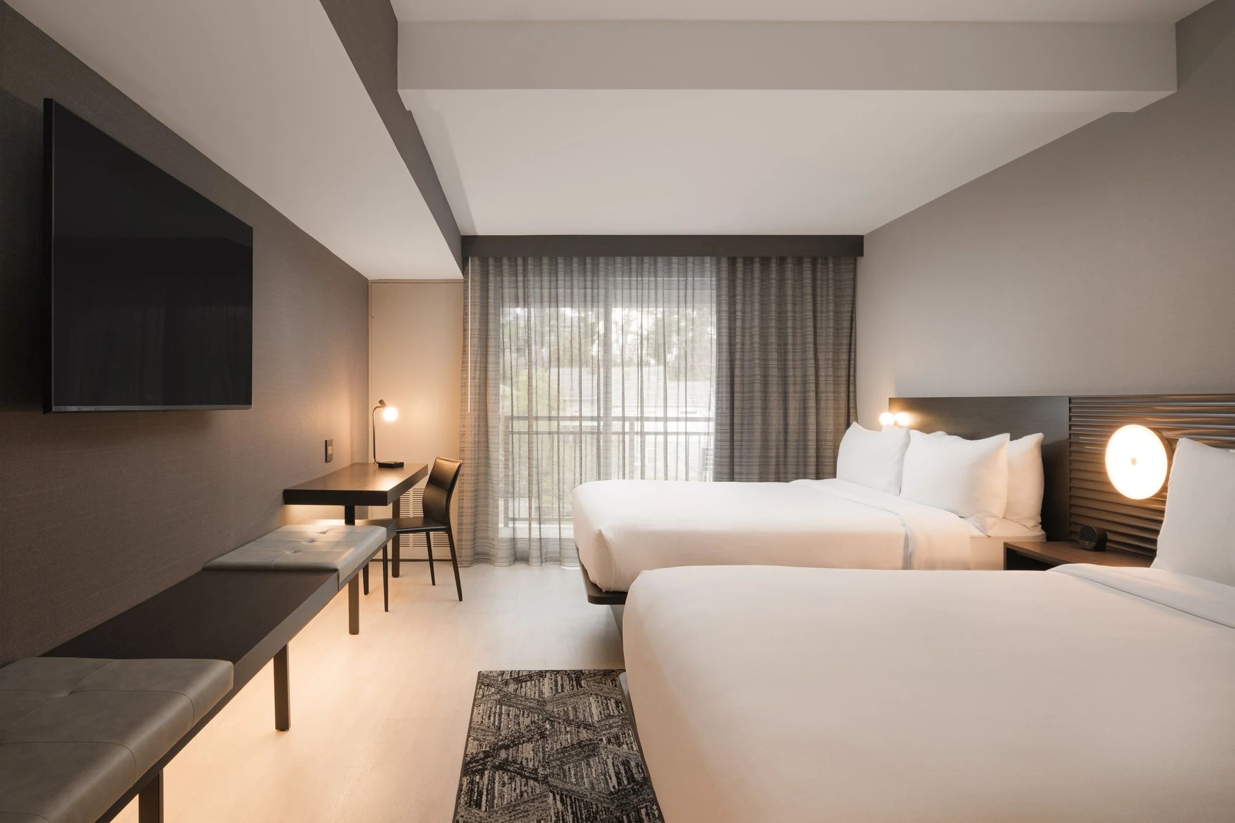 6054_AC_AVLAB_ACHotel_qqueensuite_beds_Web Resolution.jpg