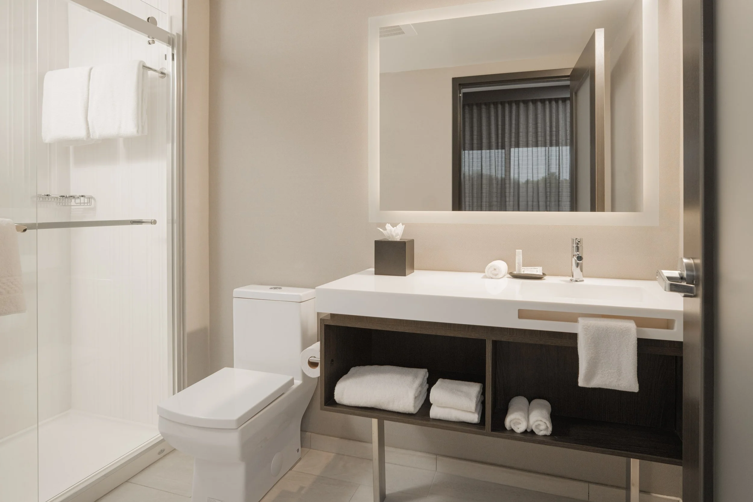 6034_AC_AVLAB_ACHotel_kingsuite_ab_bathroom_Web Resolution.jpg