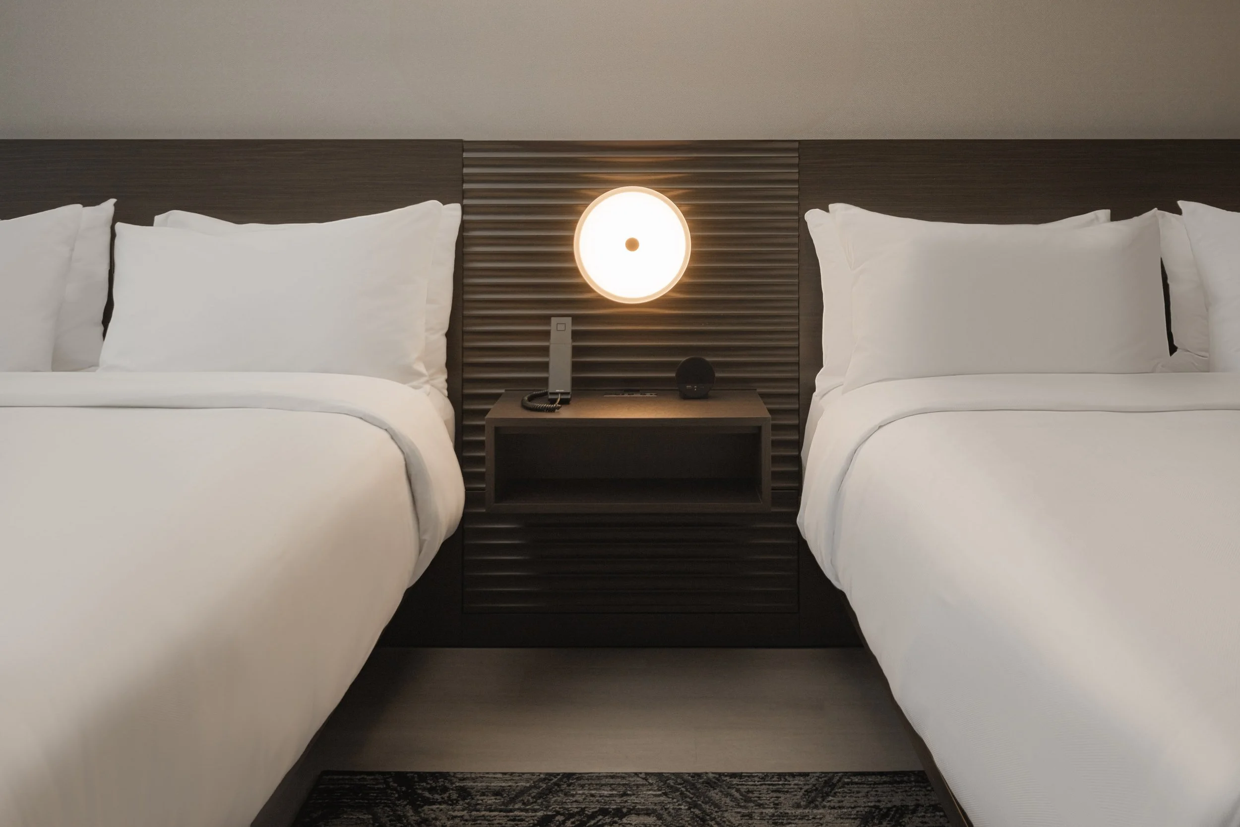 6042_AC_AVLAB_ACHotel_qqueenbalcony_headboard_Web Resolution.jpg