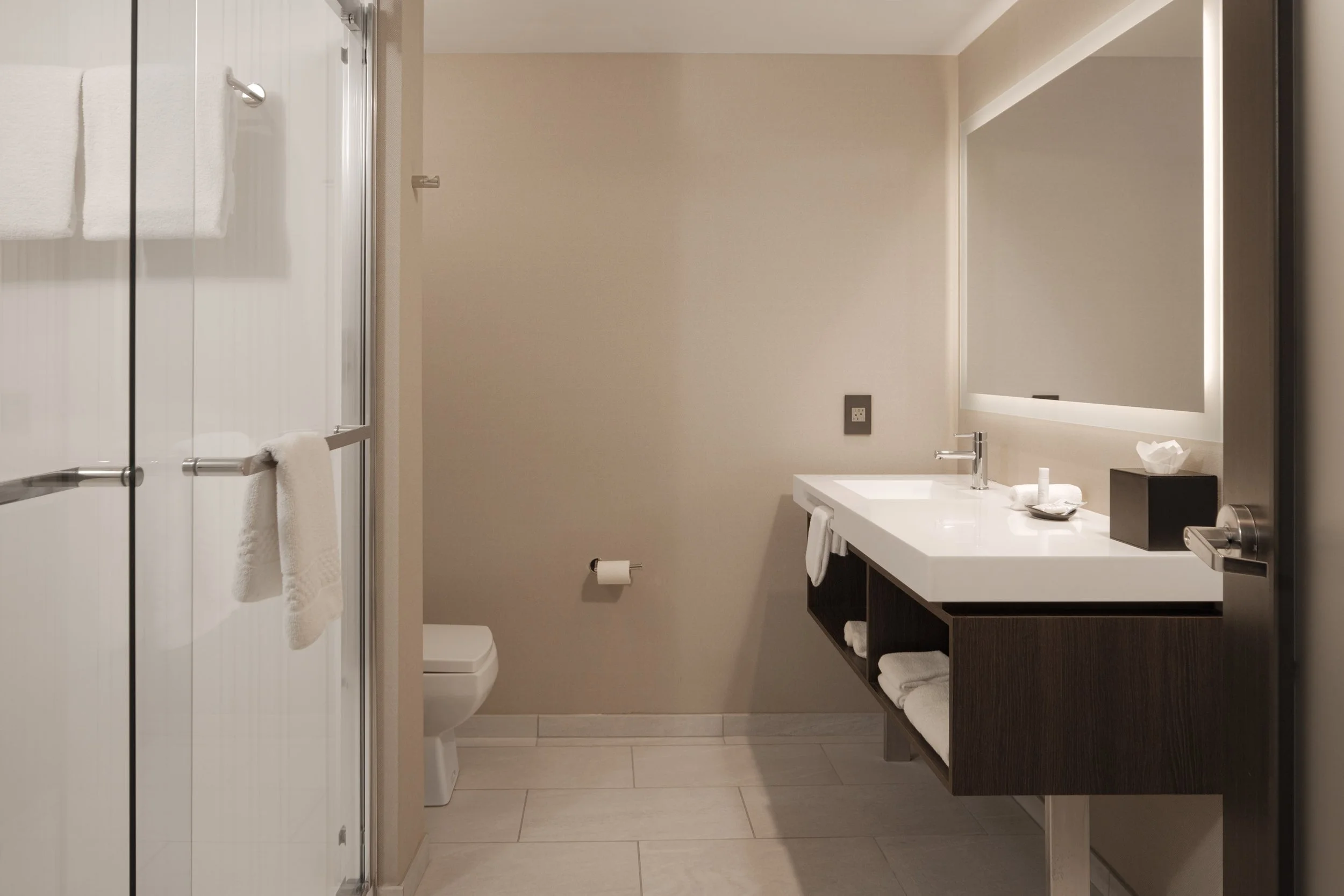 6040_AC_AVLAB_ACHotel_longbath_Web Resolution.jpg