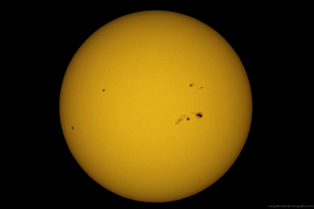 White-light full solar disc with sunspots, 9 January 2014