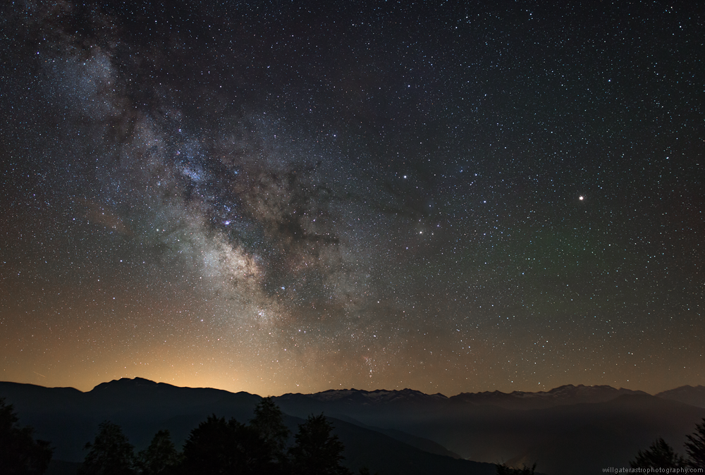 The summer Milky Way, airglow and Mars over the Pyrenees mountains - July 2016