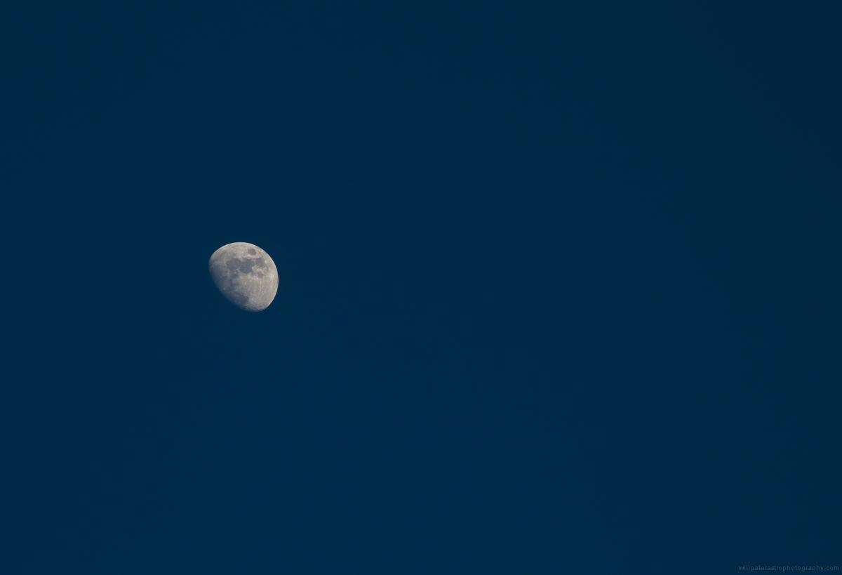 Daytime gibbous Moon - 6 April 2017