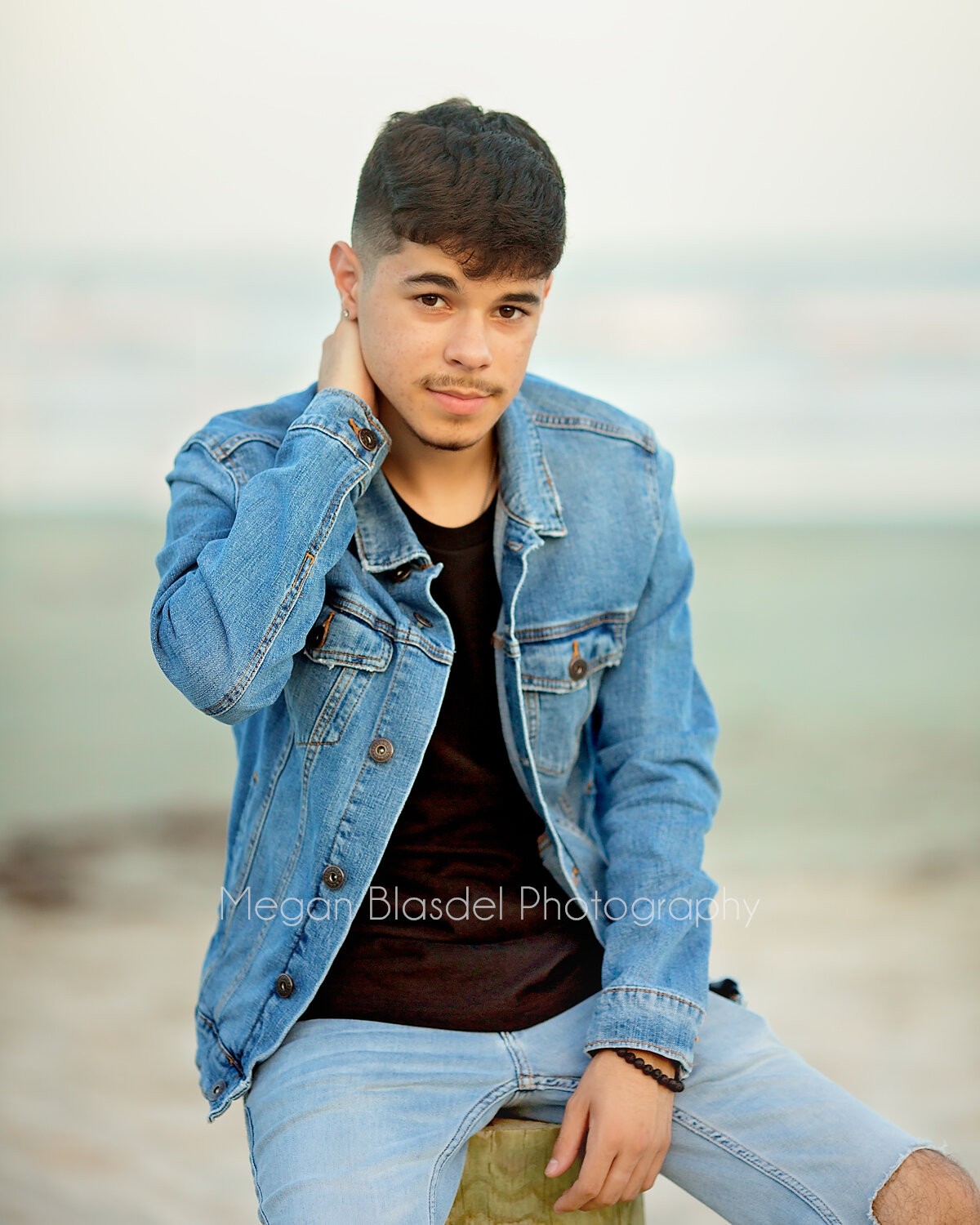Can I say he's got that drip....or is that not allowed? 😆 Seniors, have you booked your session yet? Graduation isn't very far away! 

#seniorsunday #millenialphotographer #galvestontx