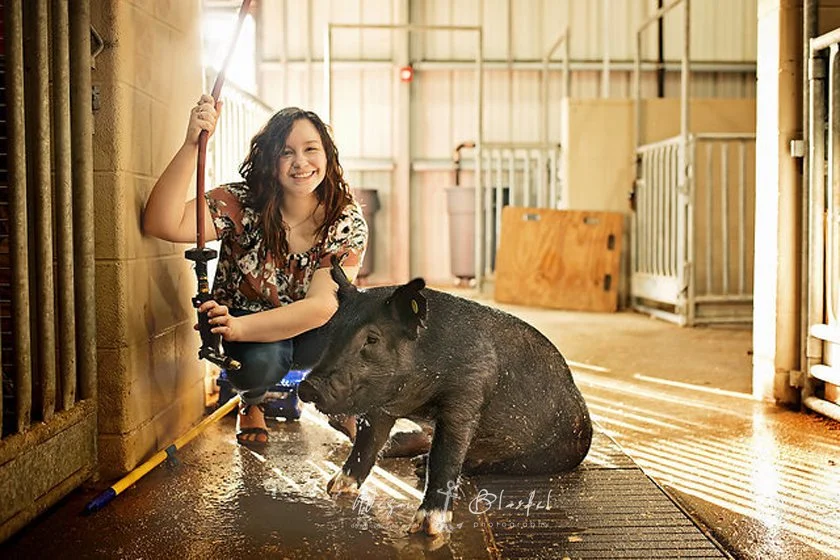 Senior girl 4h FFA pig Santa Fe, TX