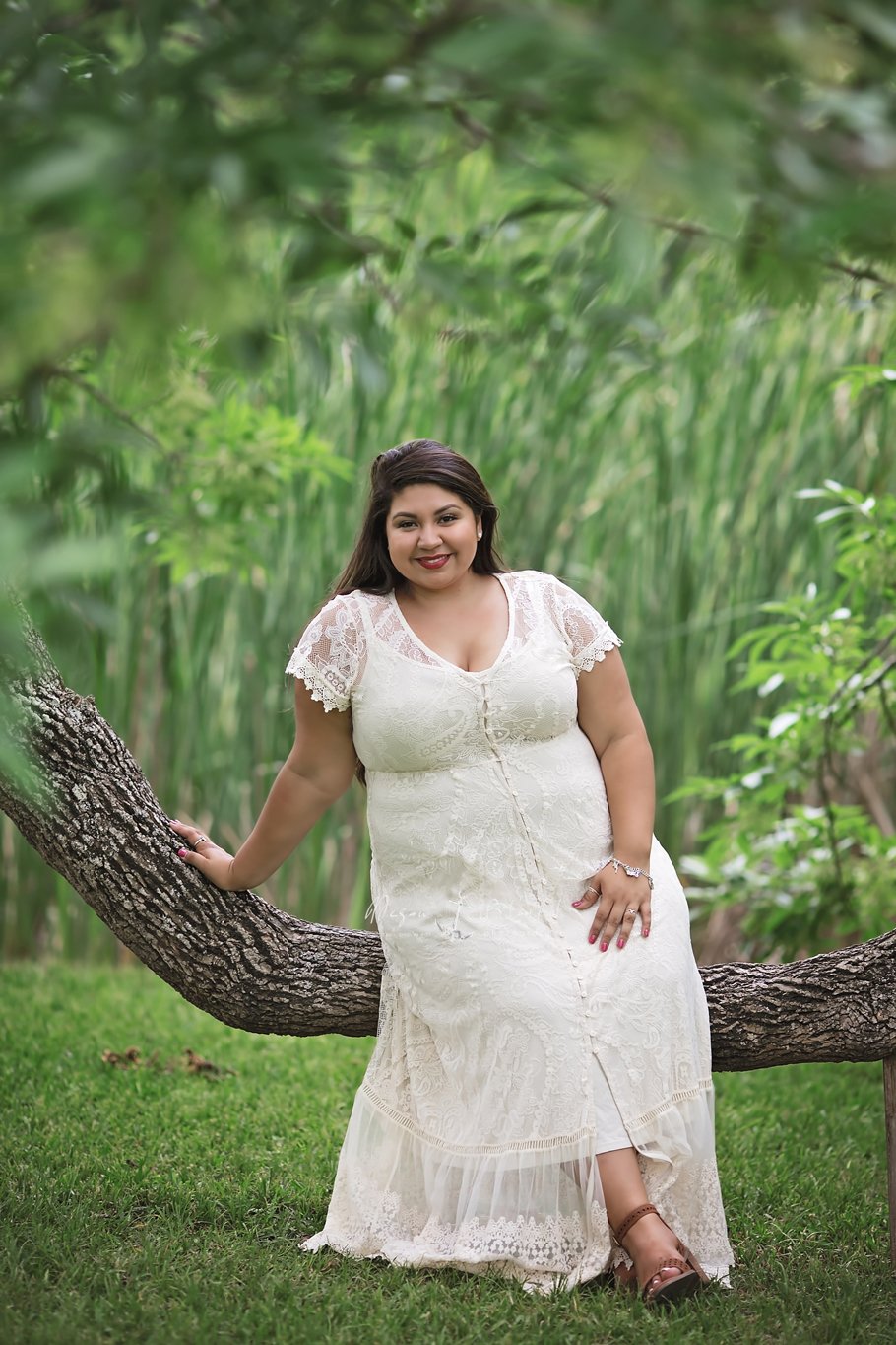 Field and Green Space Senior Portrait Outfit Ideas Friendswood League City, TX