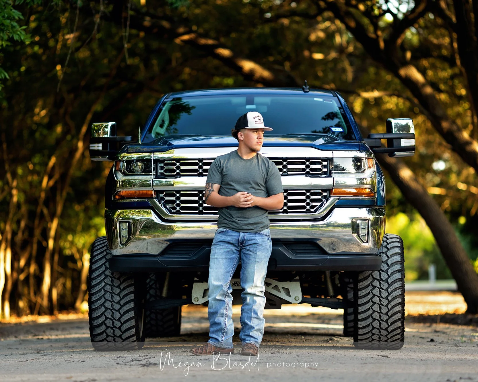 MeganBlasdelPhotographySantaFeClearLakeLeagueCitySeniorFamily20230416_015.jpg