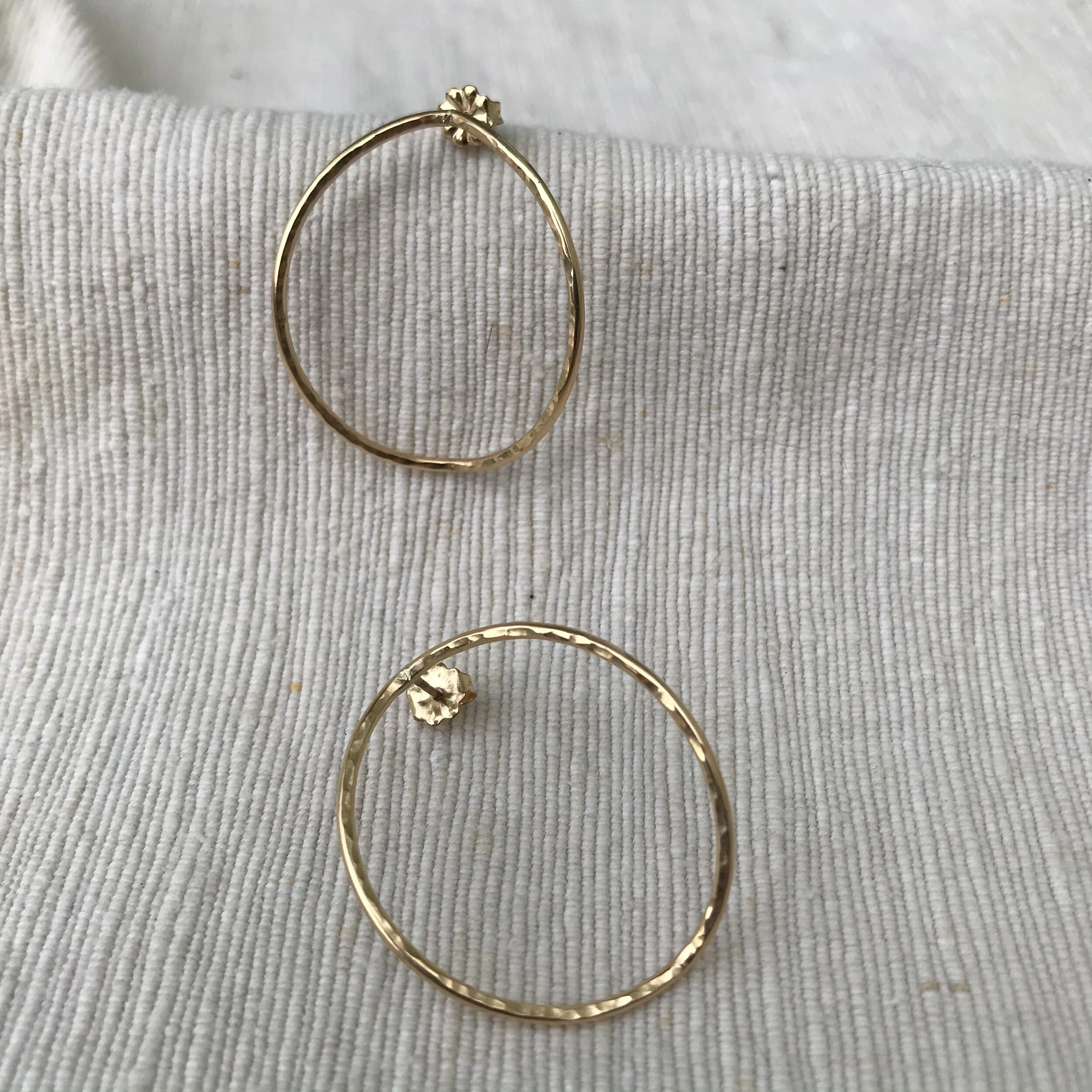 6FBFA703-FFDF-4D2F-A268-266C121629B1