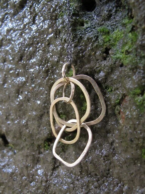 https://i.etsystatic.com/5548367/r/il/7064f3/226017517/il_570xN.226017517.jpg