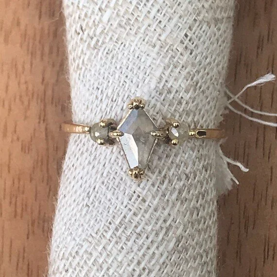 https://i.etsystatic.com/5548367/r/il/81968e/2483639512/il_570xN.2483639512_iibh.jpg