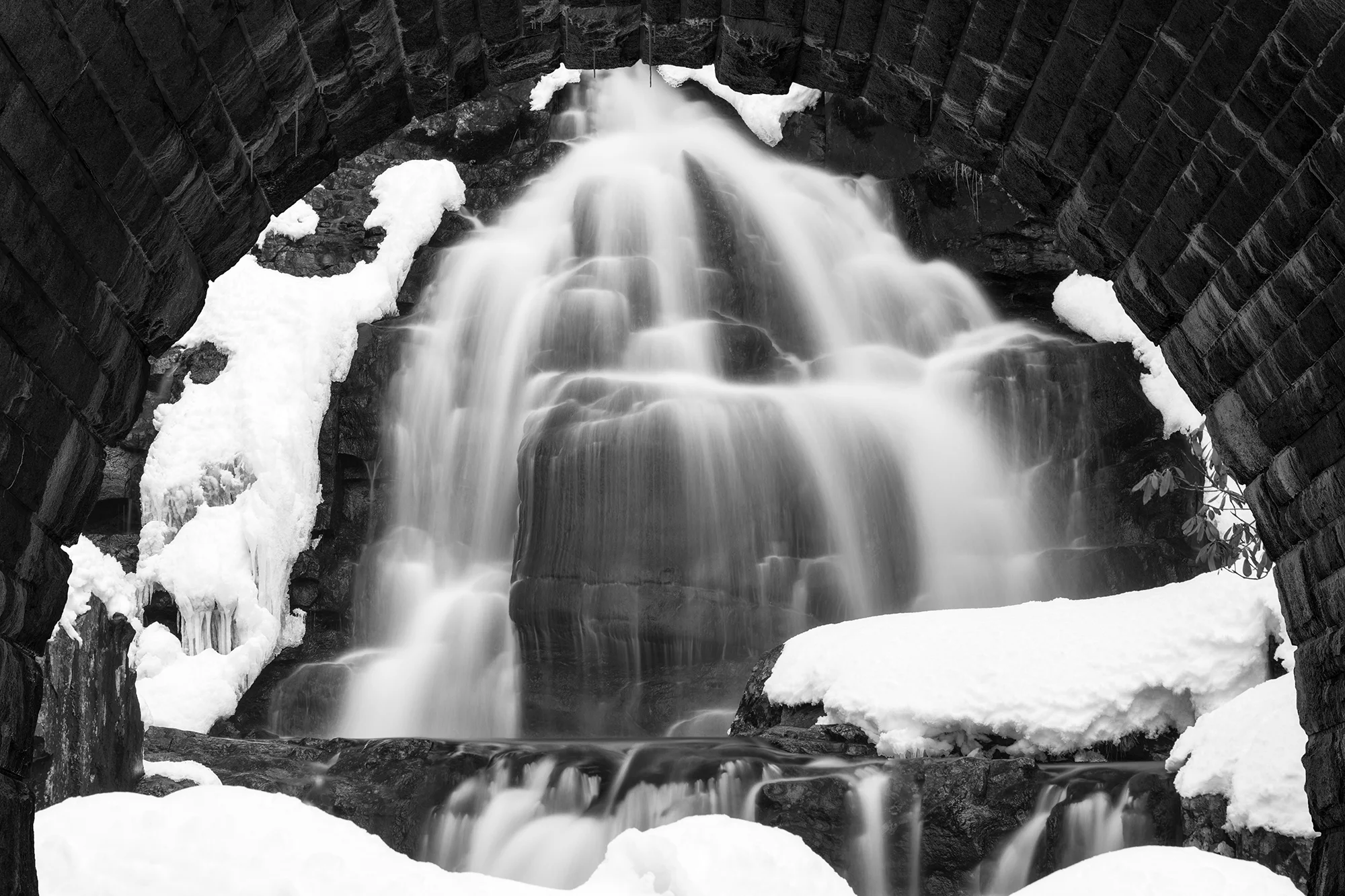 20496938-NicolasRaymond_WinterArchWaterfall_Photography_24x16_400.jpg