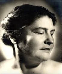 Amelia Pelaez.jpg