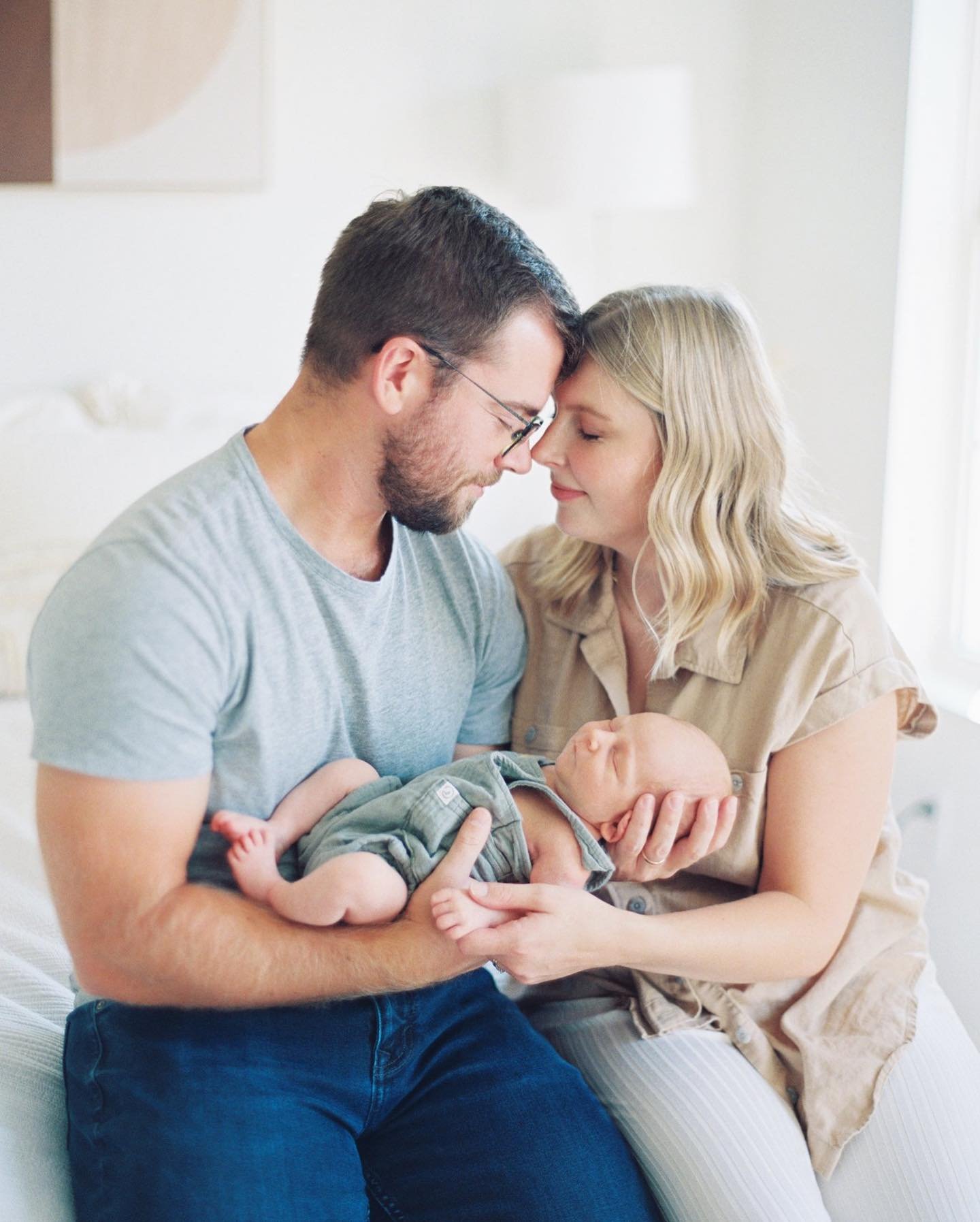 Baby Calvin&rsquo;s Newborn Session 🤍🤍🤍 Cannot handle the &ldquo;big bro&rdquo; bandana on the pup for this session! 🥰