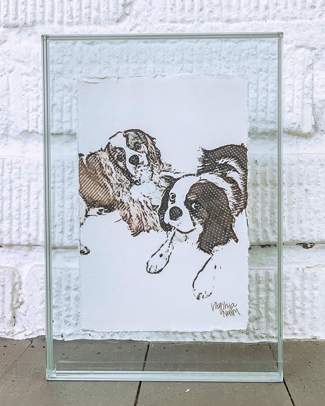 Happy Friday! 🐶🐶
Have 2 dogs you want a print of? No problem! We can put them in a 4x6 or 5x7 glass block frame.
