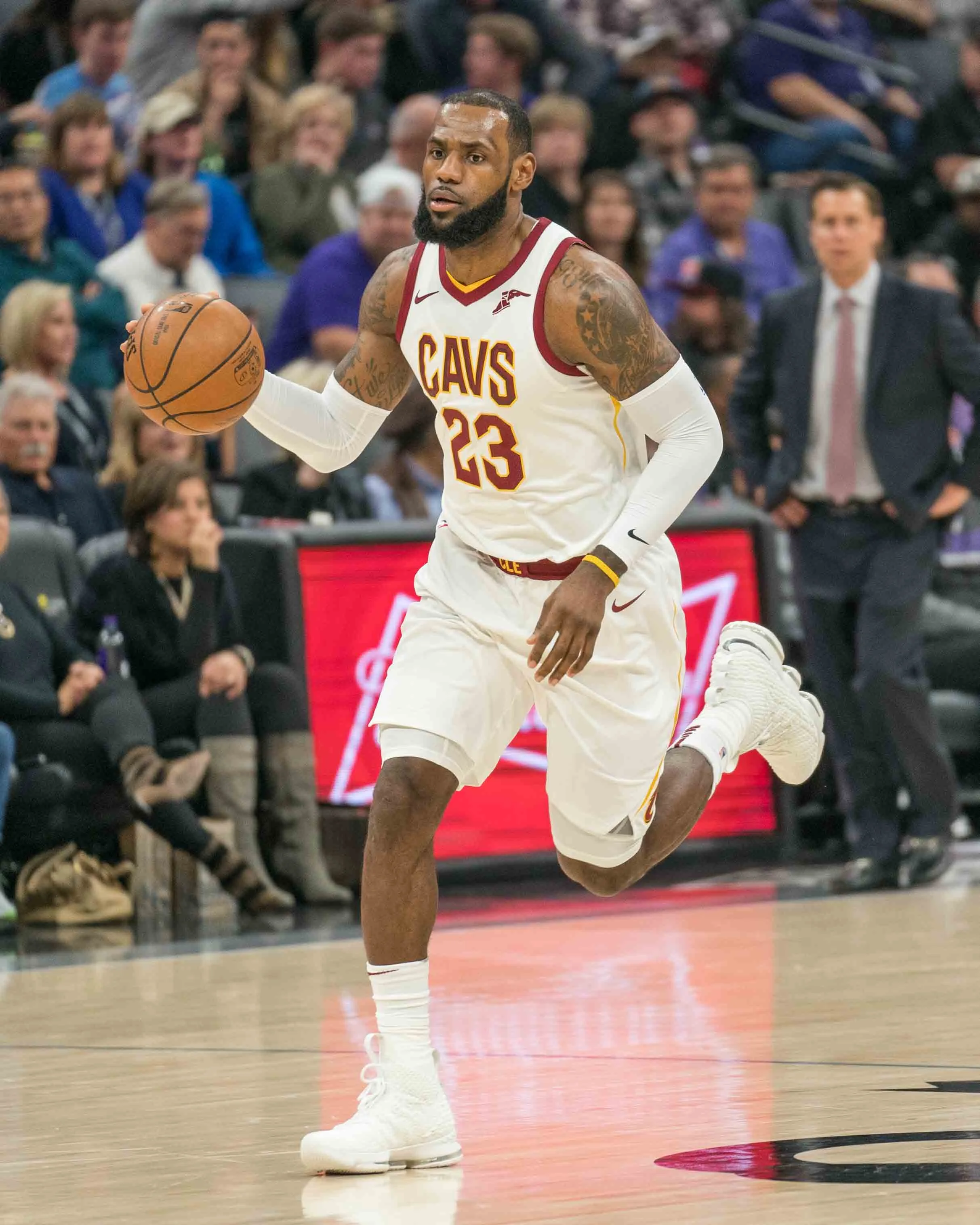 lebron (1).jpg