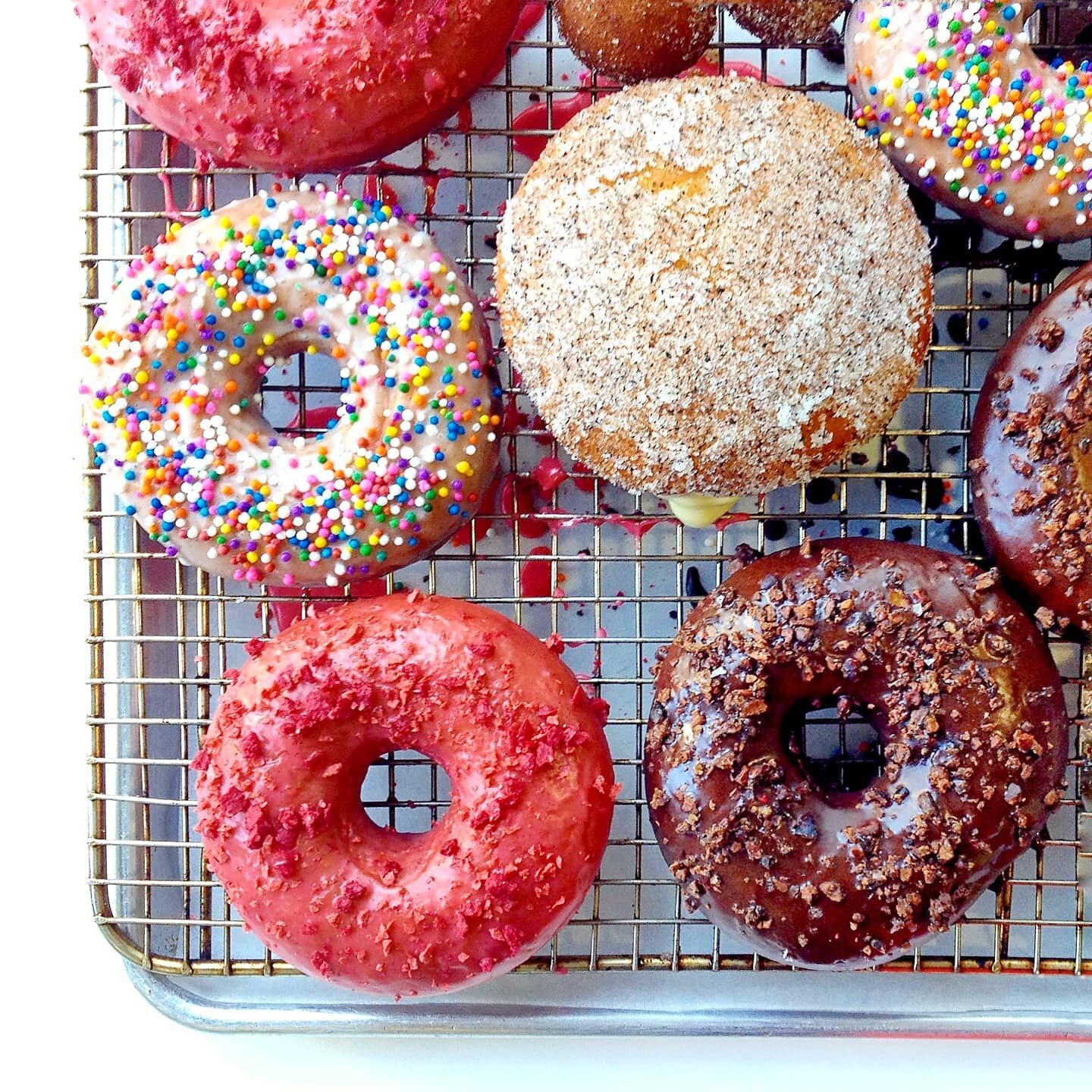 Happy #NationalDonutDay! I love them all whether plain, filled, or glazed!  Although to be honest I have a soft spot for cake and filled donuts haha. 🍩&hearts;️🍫
.
.
.
#chowtastic #chocolate #chocoholic #donuts #doughnuts