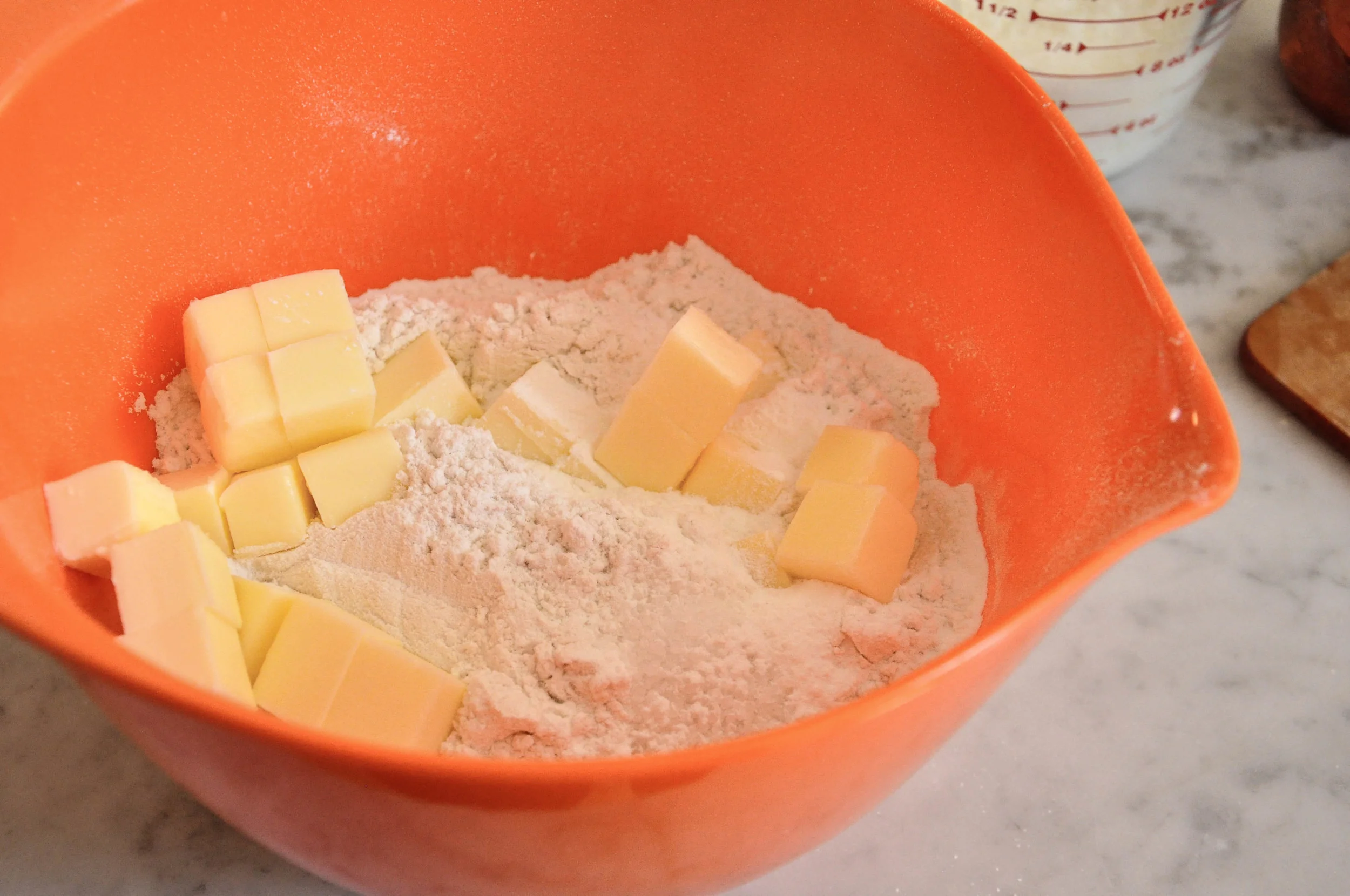 buttermilk_cheddar_biscuits3.jpg