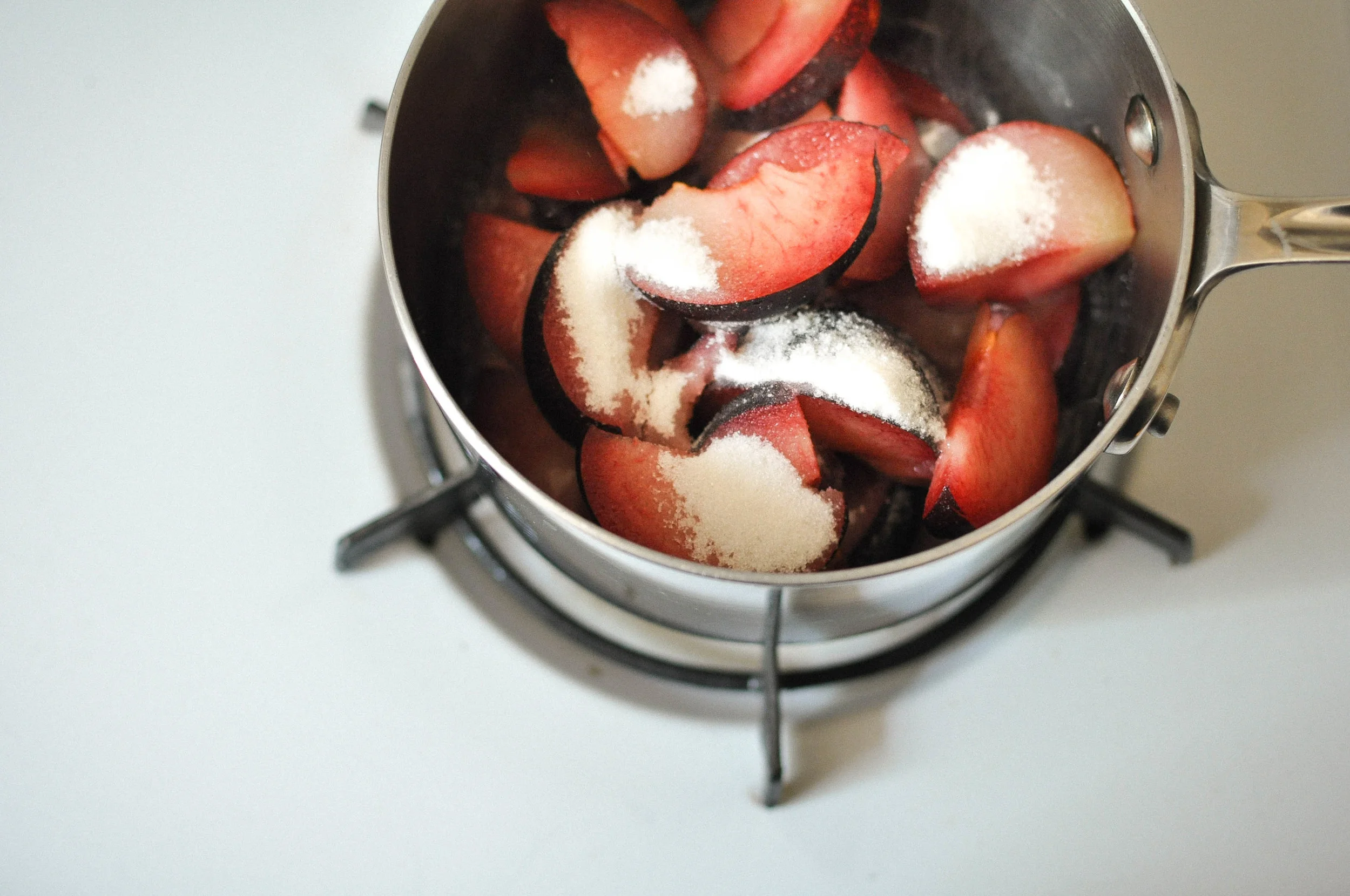 buttermilk_plum_ice_cream5.jpg