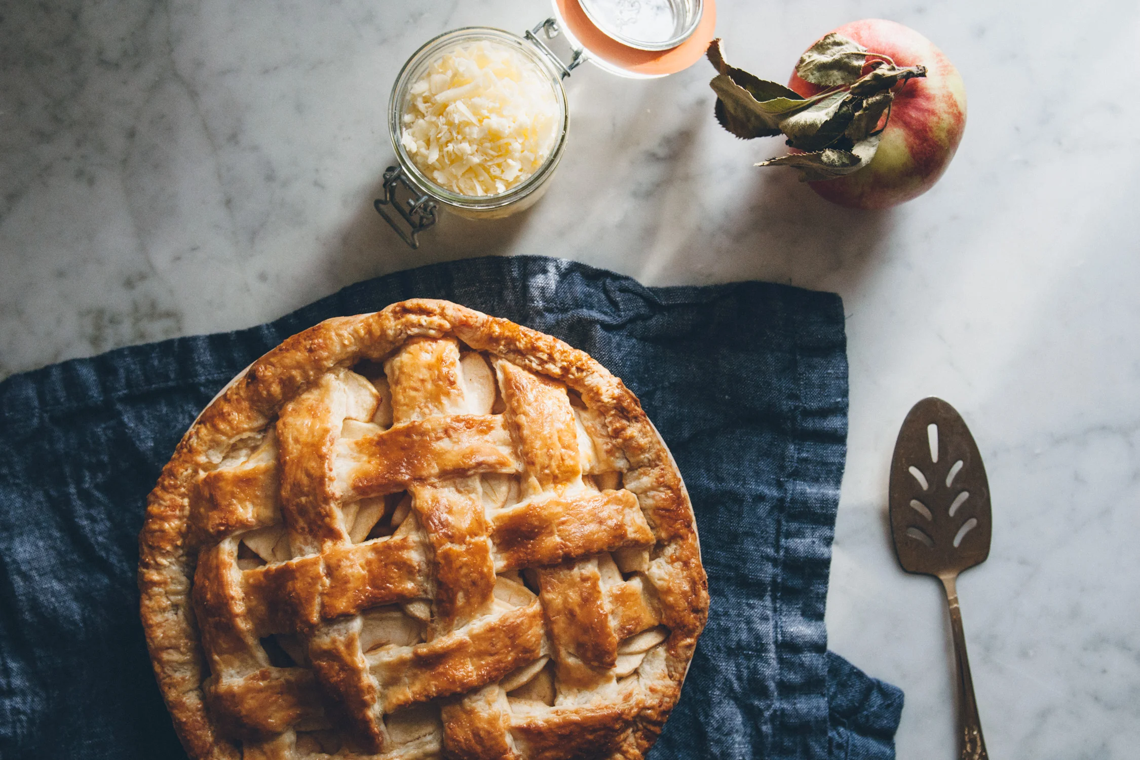 Apple Pie with a Cheddar Cheese Crust | O&O Eats