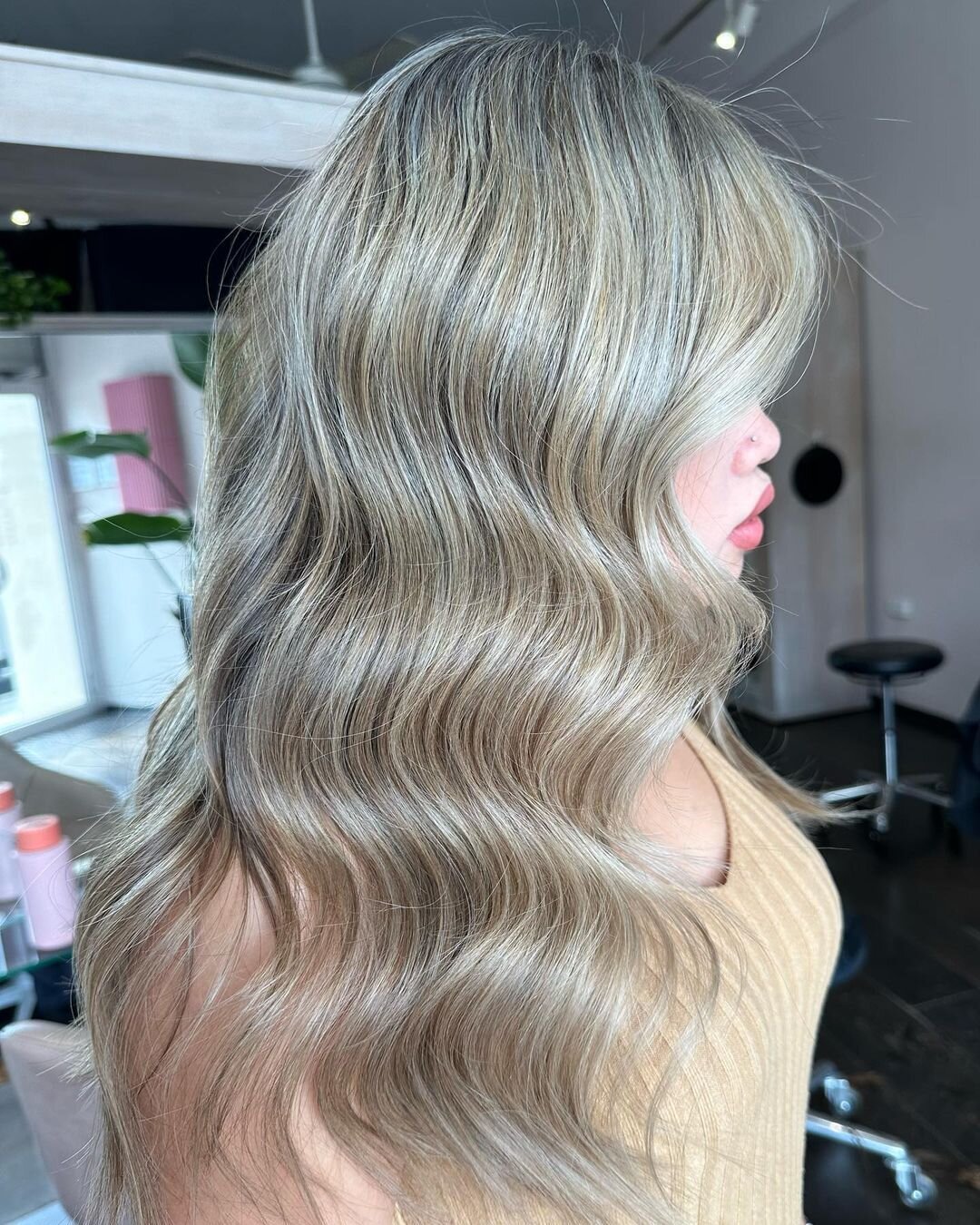 Blonde hair, don't care! But let's be real, maintaining that gorgeous shade takes some work 😅 Here are some tips for keeping your blonde looking fresh and fabulous:

1️⃣ Use a toning shampoo or conditioner to combat brassiness and keep your blonde l