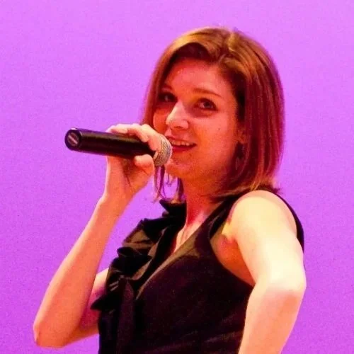 Carrie-mic.jpg