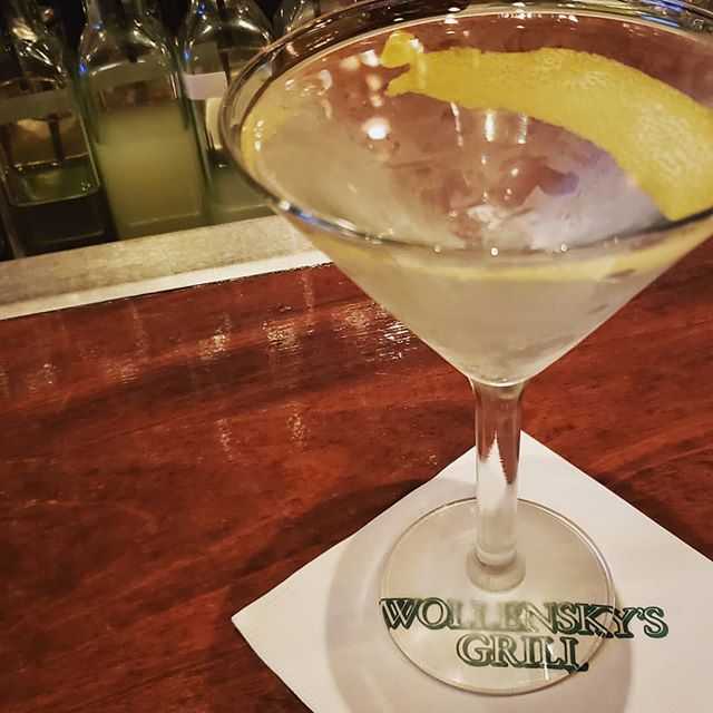 Missed this Martini!! So happy Wollensky Grill is back in business...was really missing my late night ribeyes!

#aboutlastnight #latergram #nightlife #gin #steakhouse #martini #nyc
#midtown #yum #barlife