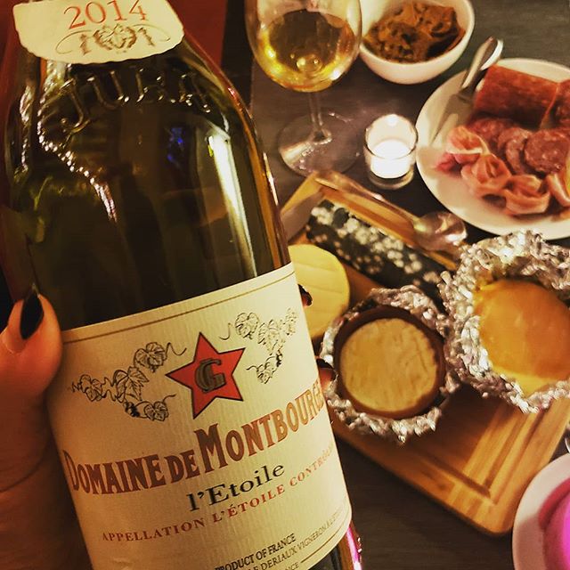 Date night with sis....Oka Classique, Le Cendrillon, Saint Marcellin, La Sauvagine...4 cheeses for 2 gals plus a delicious bottle of Domaine de Montbourgeau is a wonderful night! ❤🧀 #cheese #jura #datenight #healthyeating #yum #lowcarb #sommlife #ro
