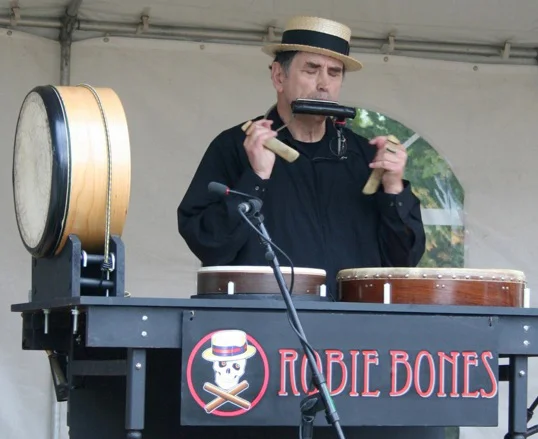 robiebones_action1.jpg