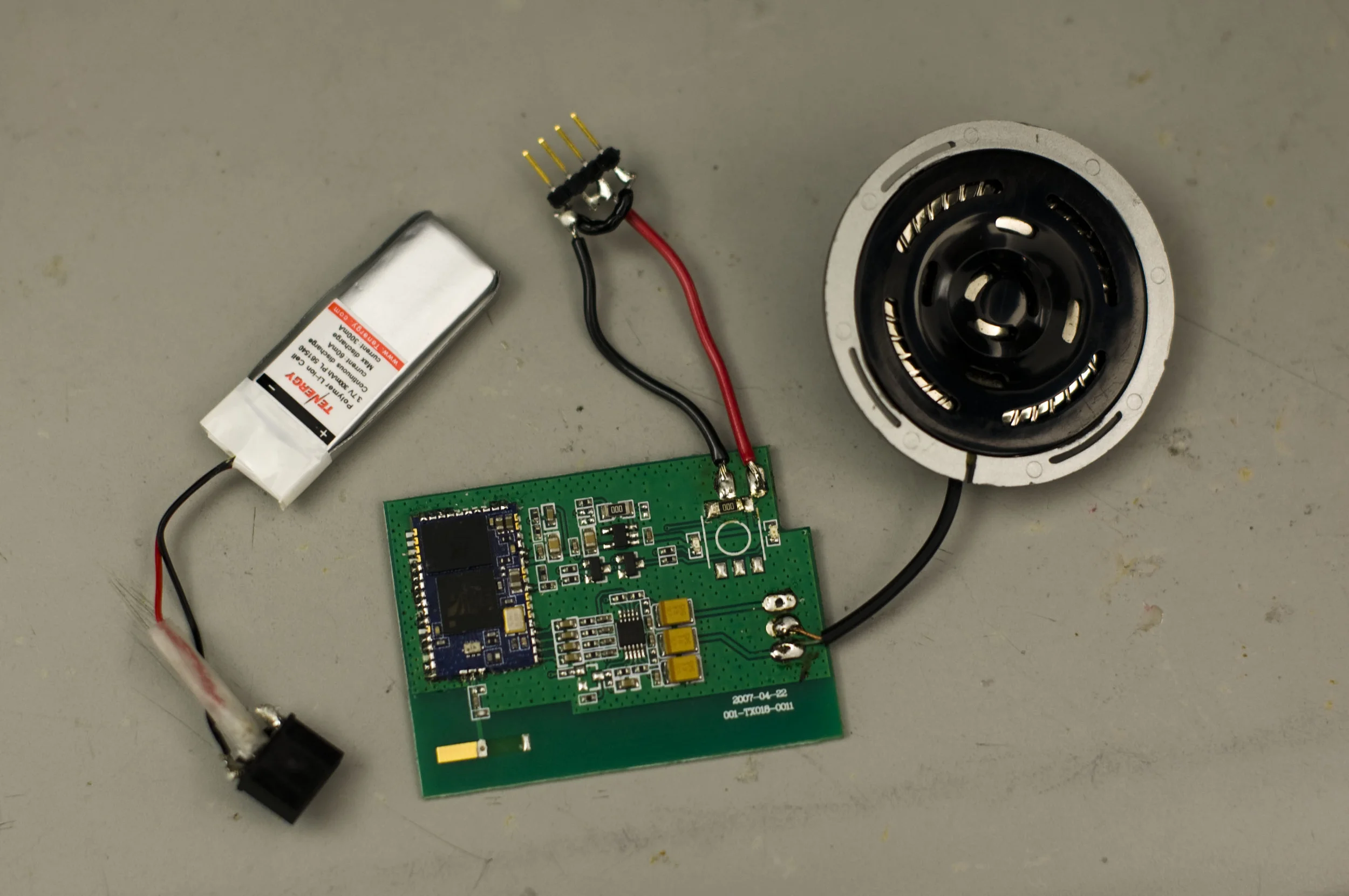symmetrical wiring on the battery connector. mitigates distraction.
