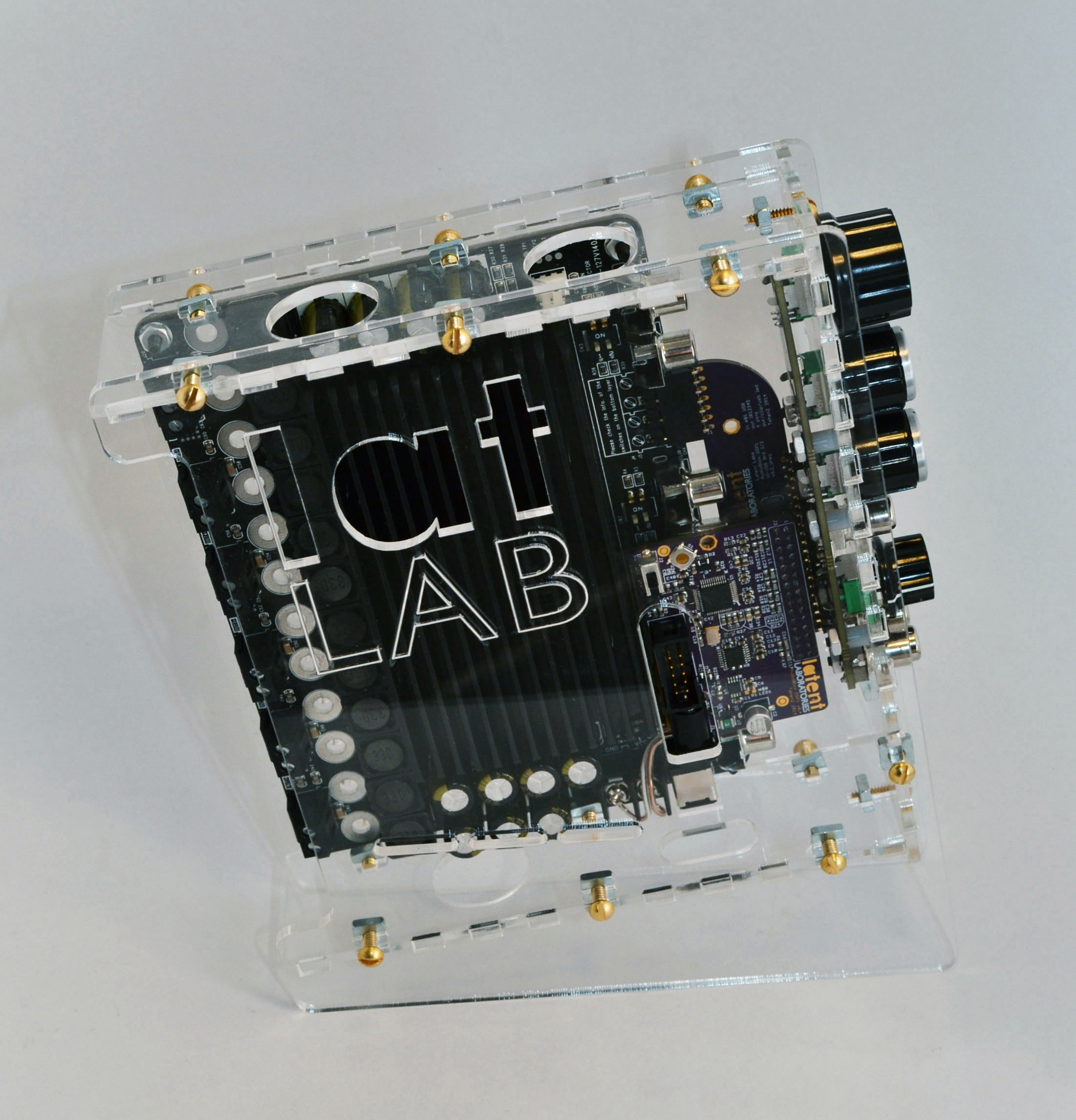 you can see the venting holes above and below - the lat LAB logo is also a vent.